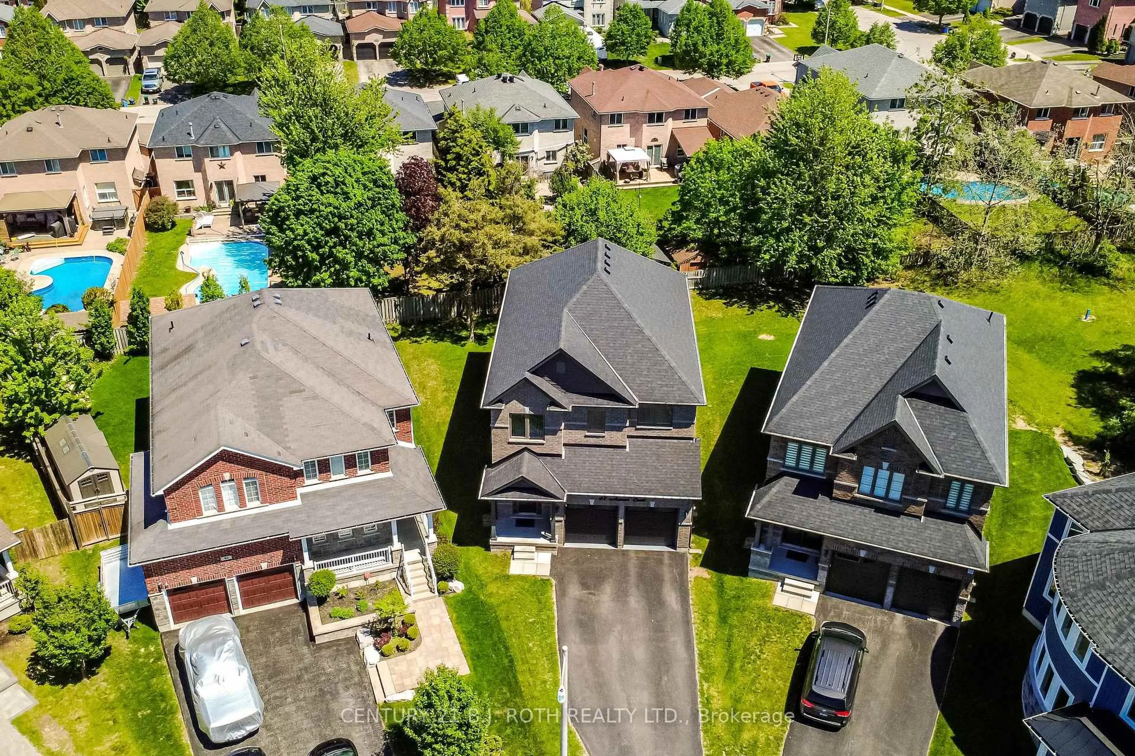 A pic from outside/outdoor area/front of a property/back of a property/a pic from drone, street for 43 Auburn Crt, Barrie Ontario L4N 0A5