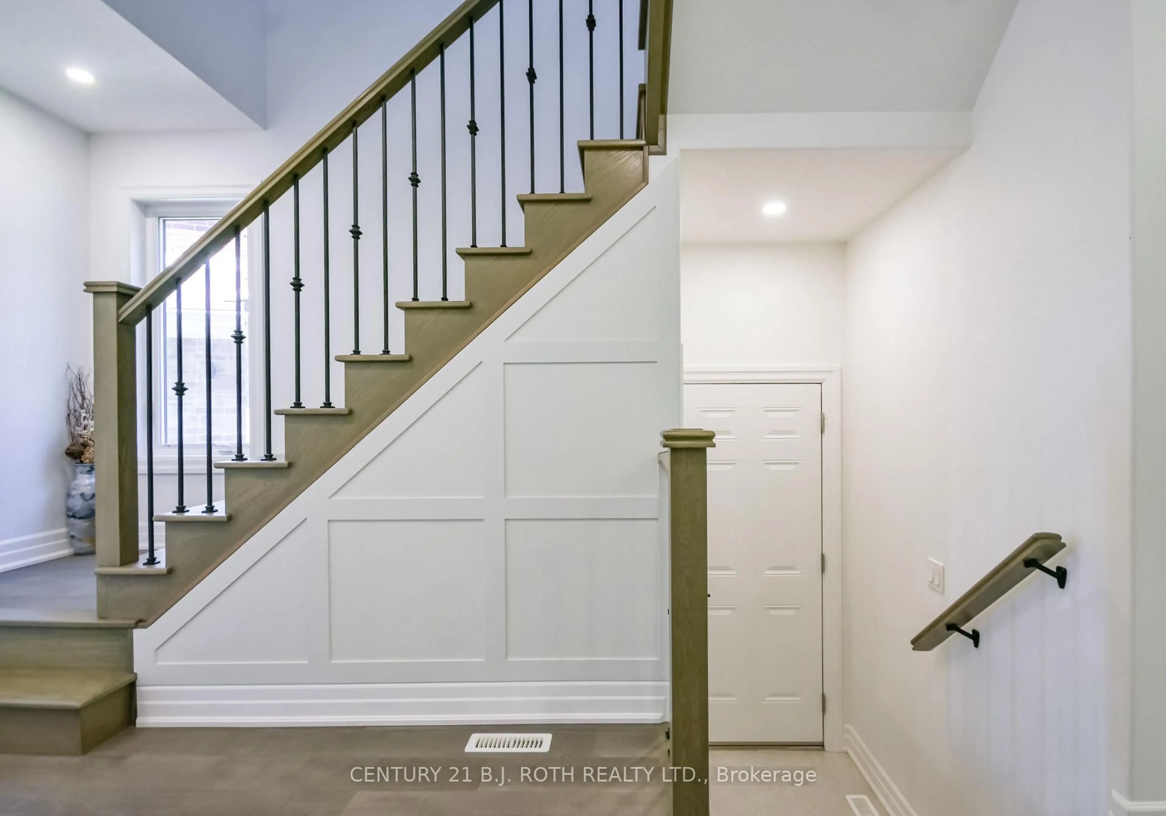 Unknown for 43 Auburn Crt, Barrie Ontario L4N 0A5