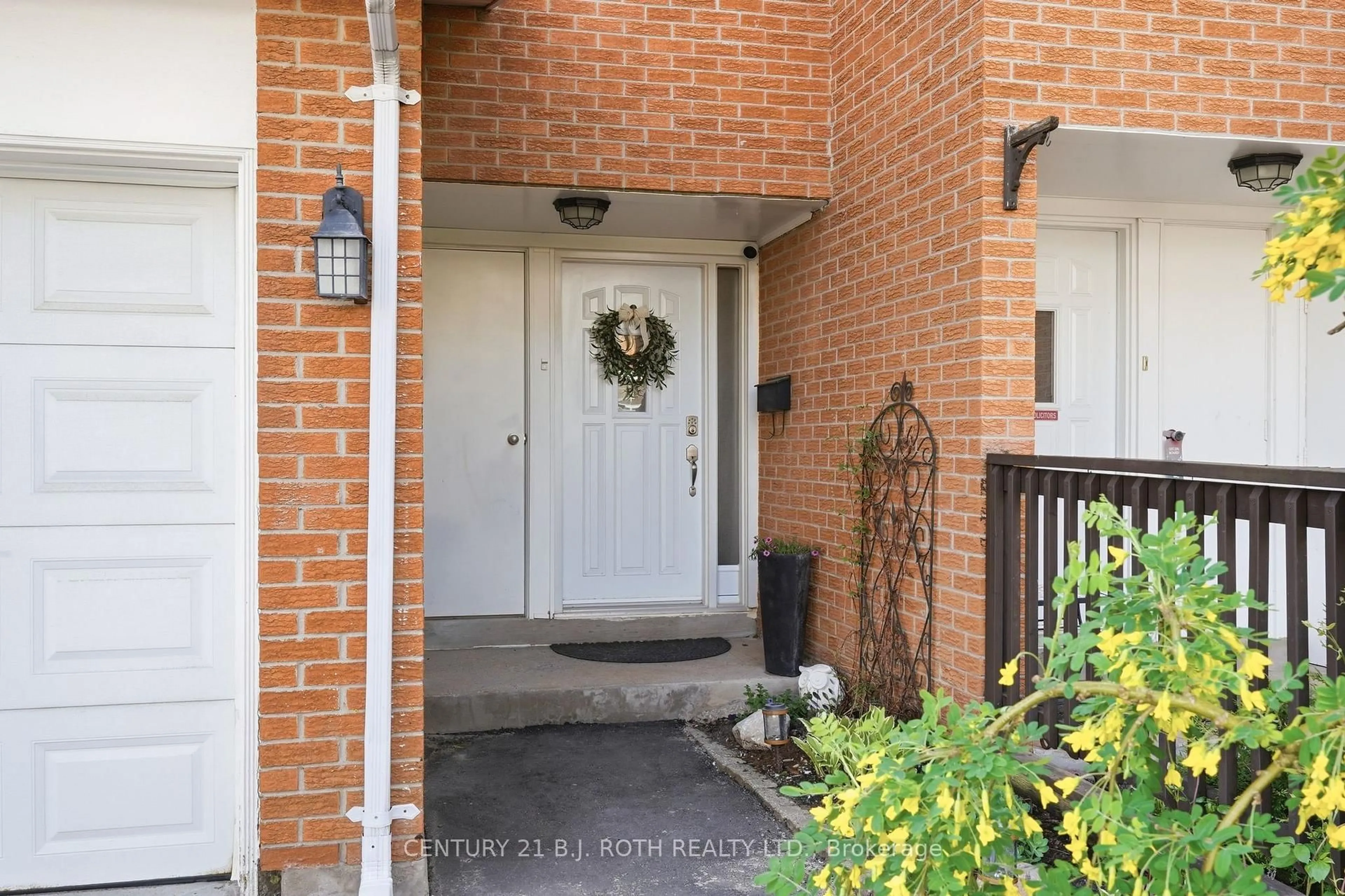Indoor entryway for 237 Steel St #7, Barrie Ontario L4M 2H1