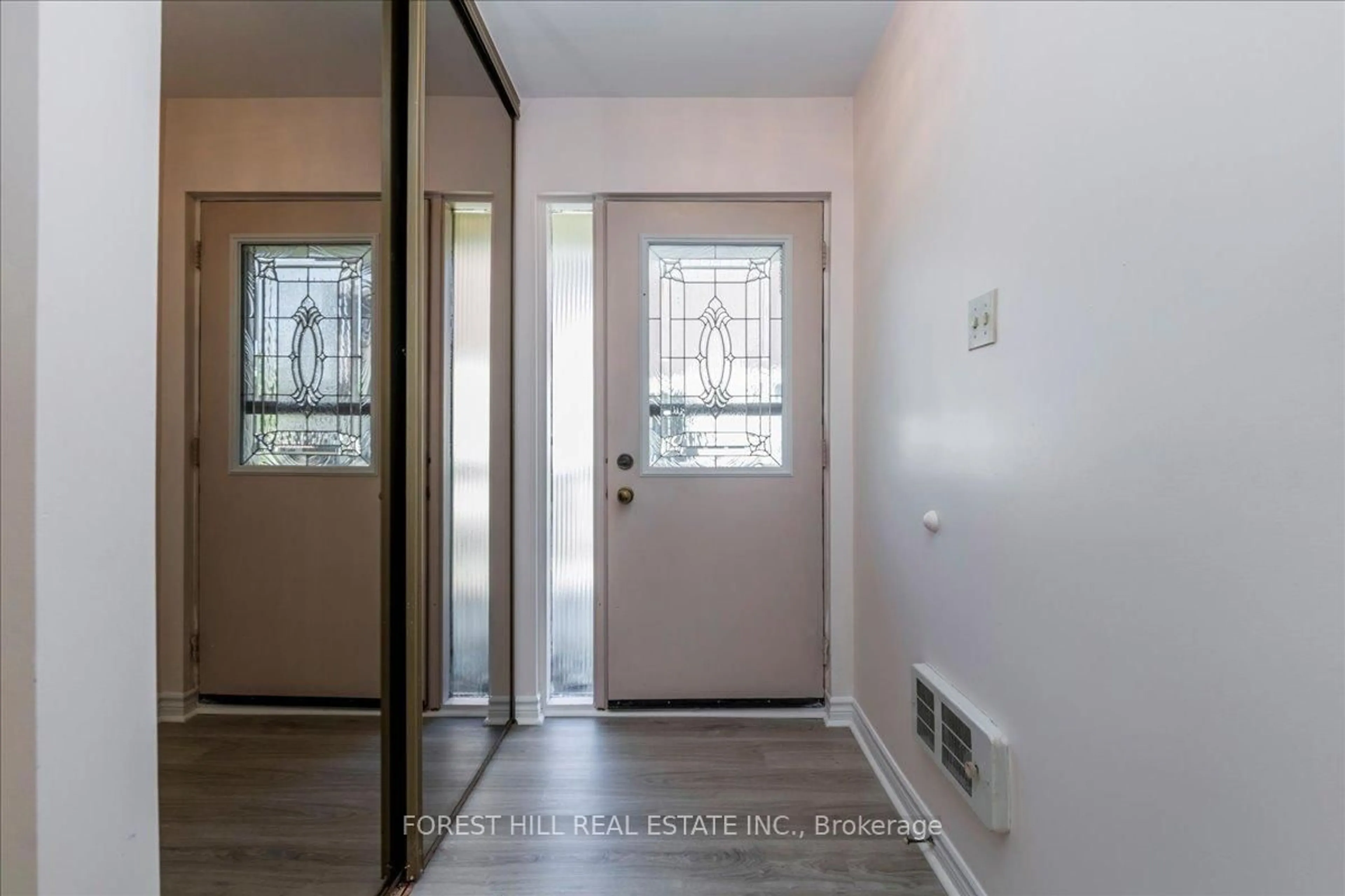 Indoor entryway for 70 Laguna Pkwy #9, Ramara Ontario L0K 1B0