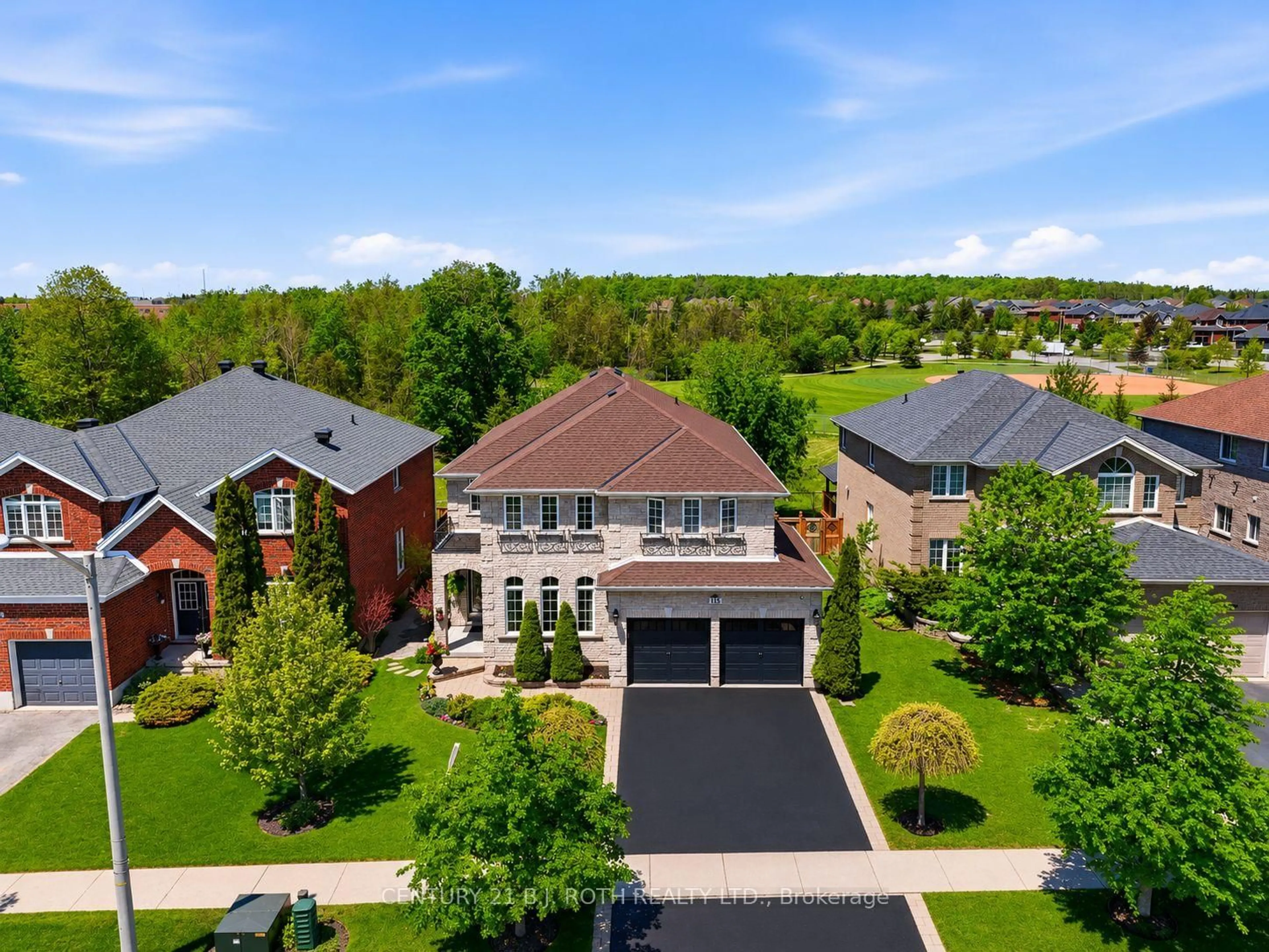 A pic from outside/outdoor area/front of a property/back of a property/a pic from drone, street for 115 Sandringham Dr, Barrie Ontario L4N 0Y9