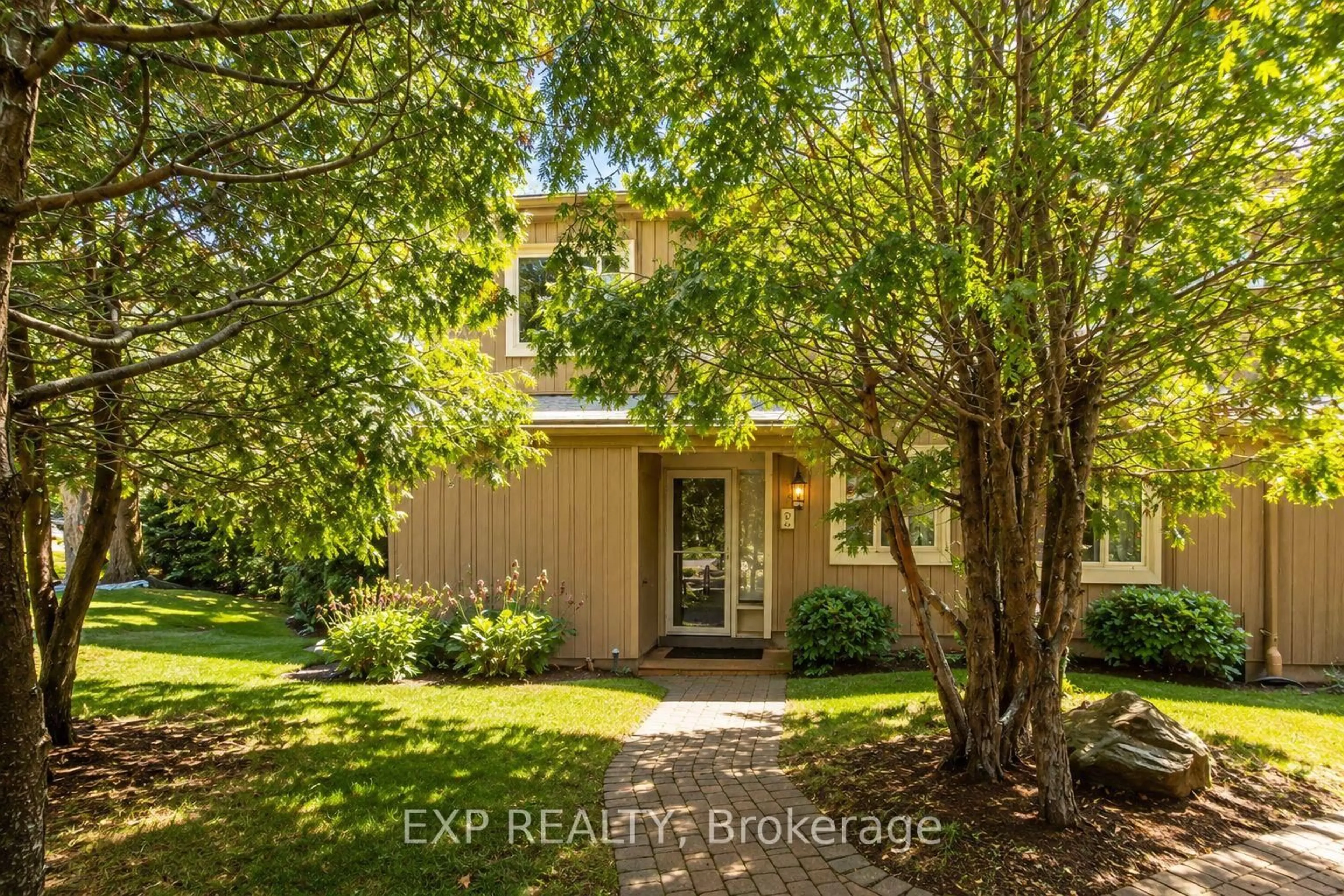 Indoor entryway for 576 Oxbow Cres #16, Collingwood Ontario L9Y 5B4