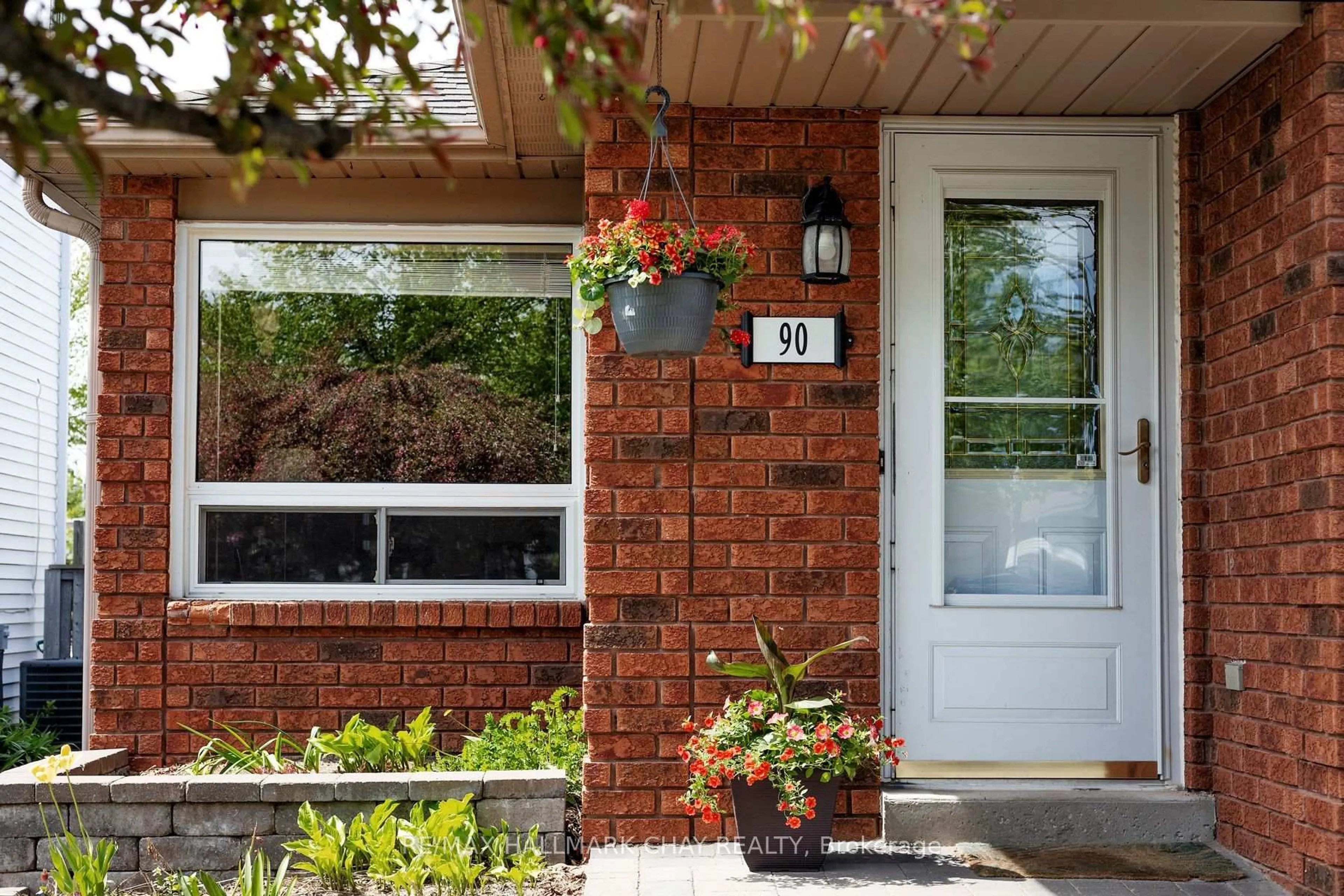 Home with brick exterior material, street for 90 Laidlaw Dr, Barrie Ontario L4N 7S2