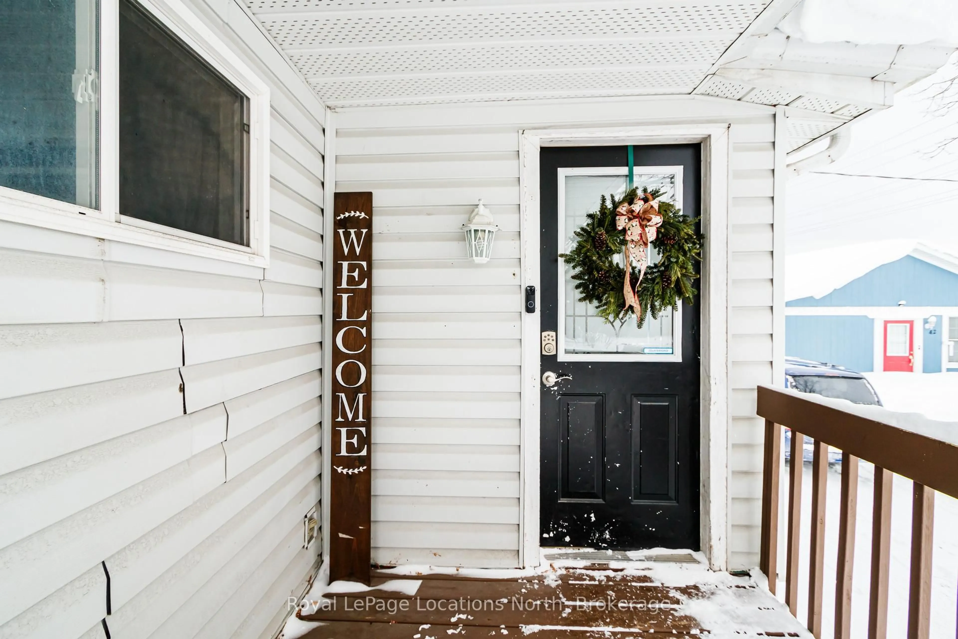 Indoor entryway for 46 Fourth St, Midland Ontario L4R 3S8