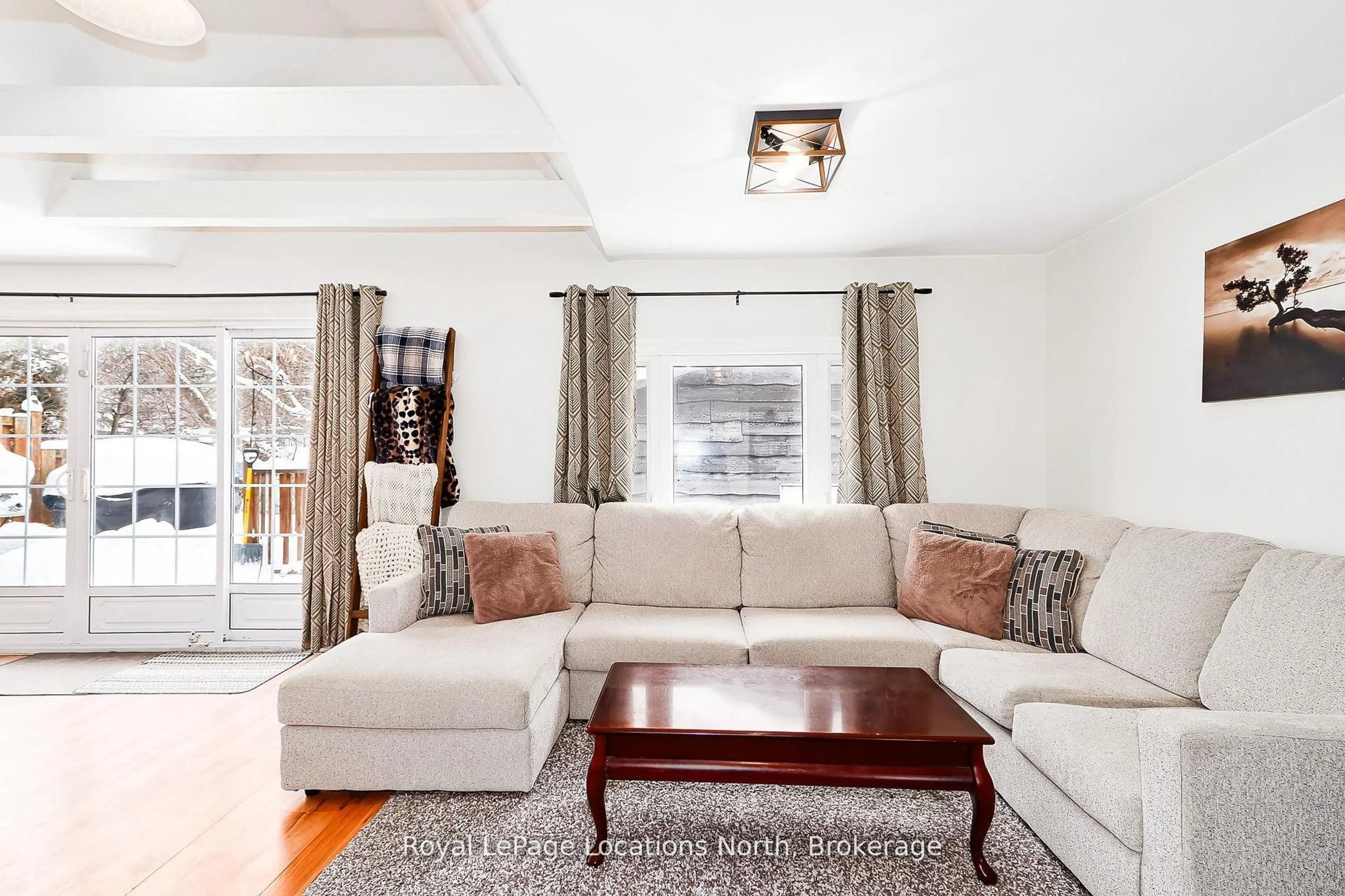 Living room with furniture, unknown for 46 Fourth St, Midland Ontario L4R 3S8