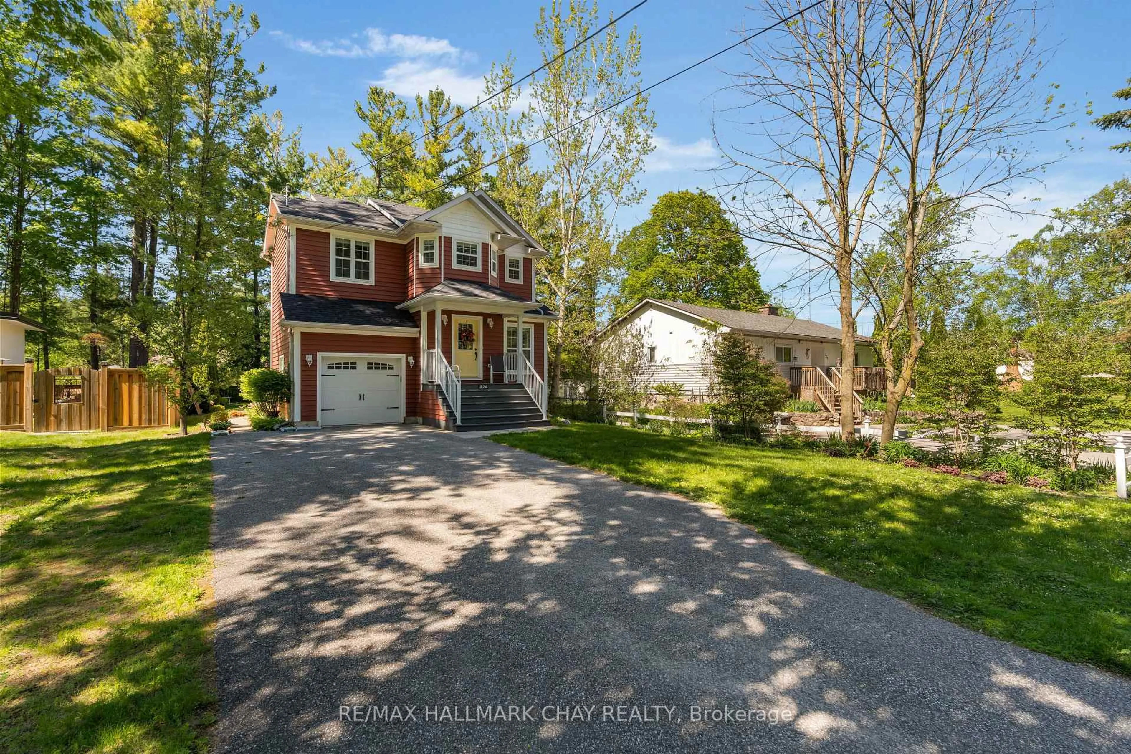 A pic from outside/outdoor area/front of a property/back of a property/a pic from drone, street for 226 McCrea Dr, Clearview Ontario L0M 1S0