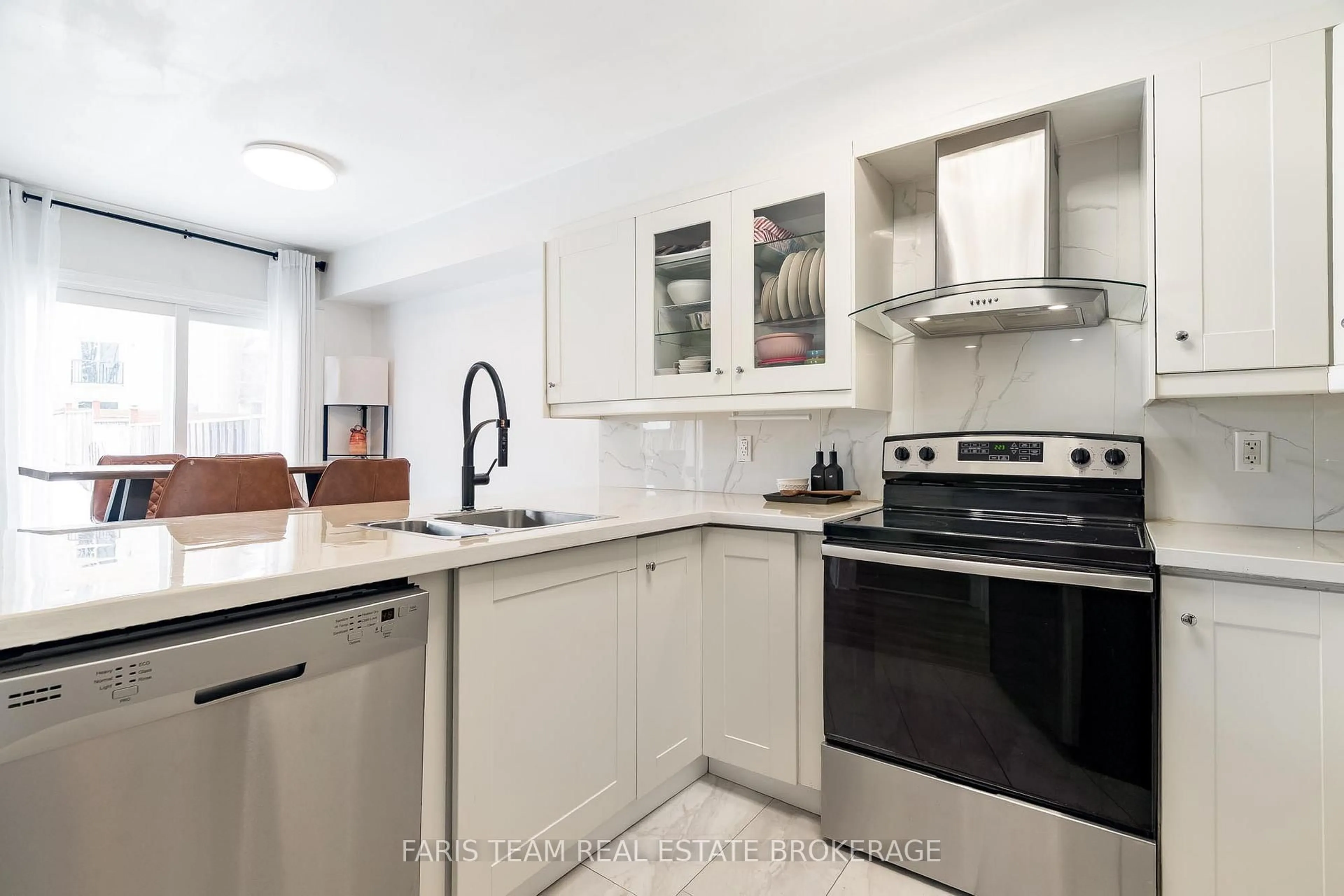 Unknown for 233 Stanley St, Barrie Ontario L4M 6X9