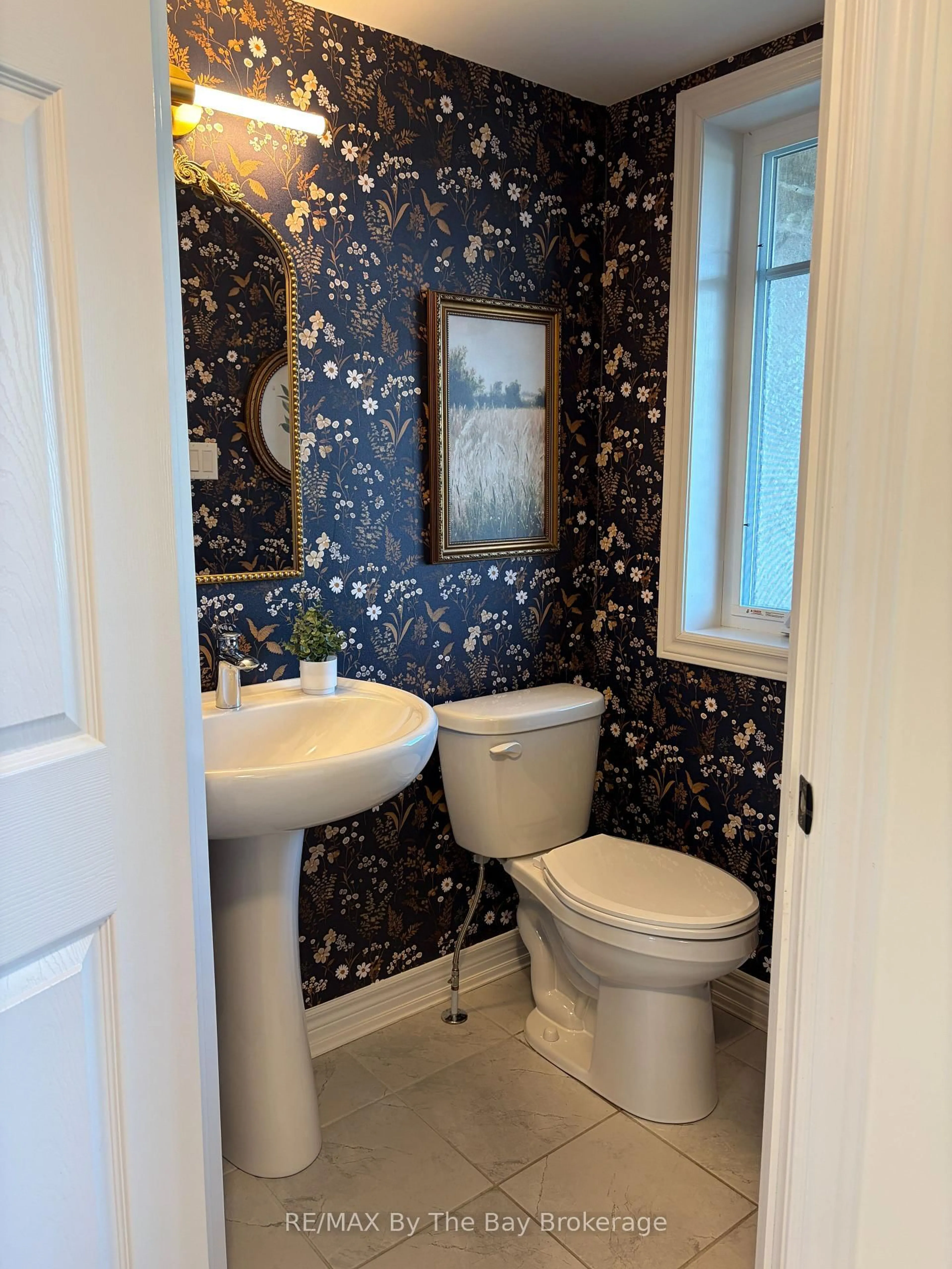 Standard bathroom, ceramic/tile floor for 59 Archer Ave, Collingwood Ontario L9Y 3B7