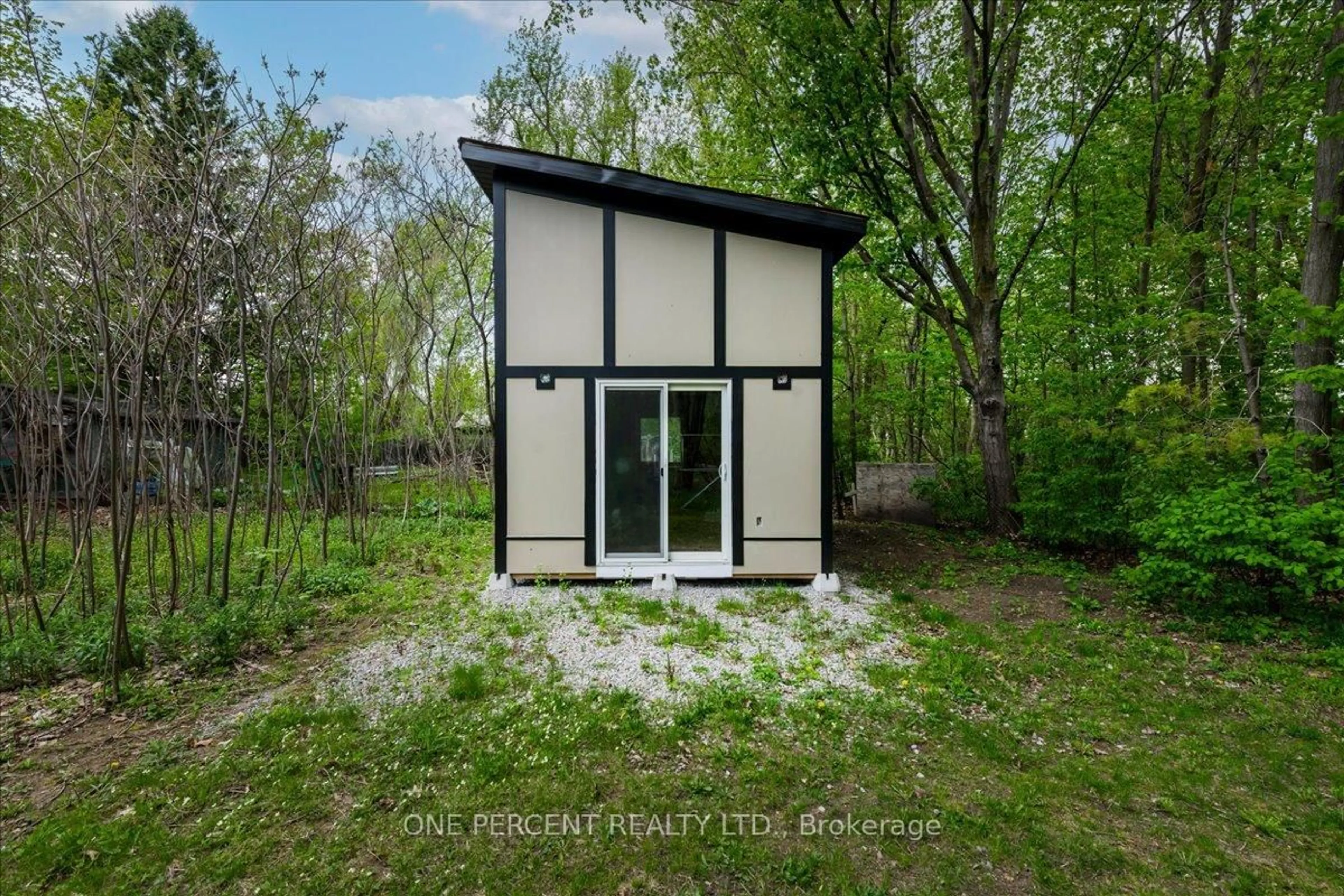 Shed for 224 Foster Dr, Barrie Ontario L4N 3X8