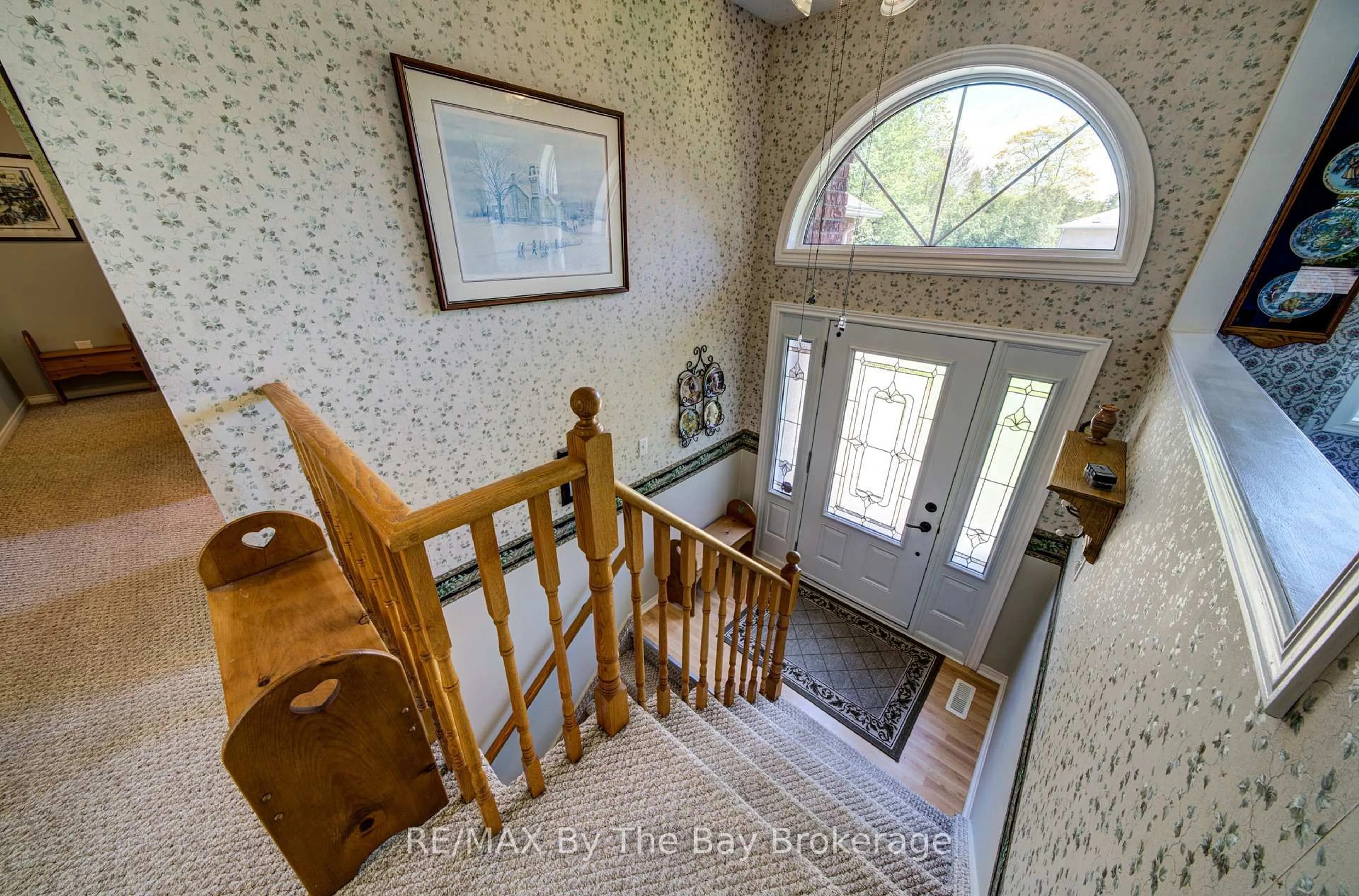 Indoor foyer for 12 Silver Birch Ave, Wasaga Beach Ontario L9Z 1B7