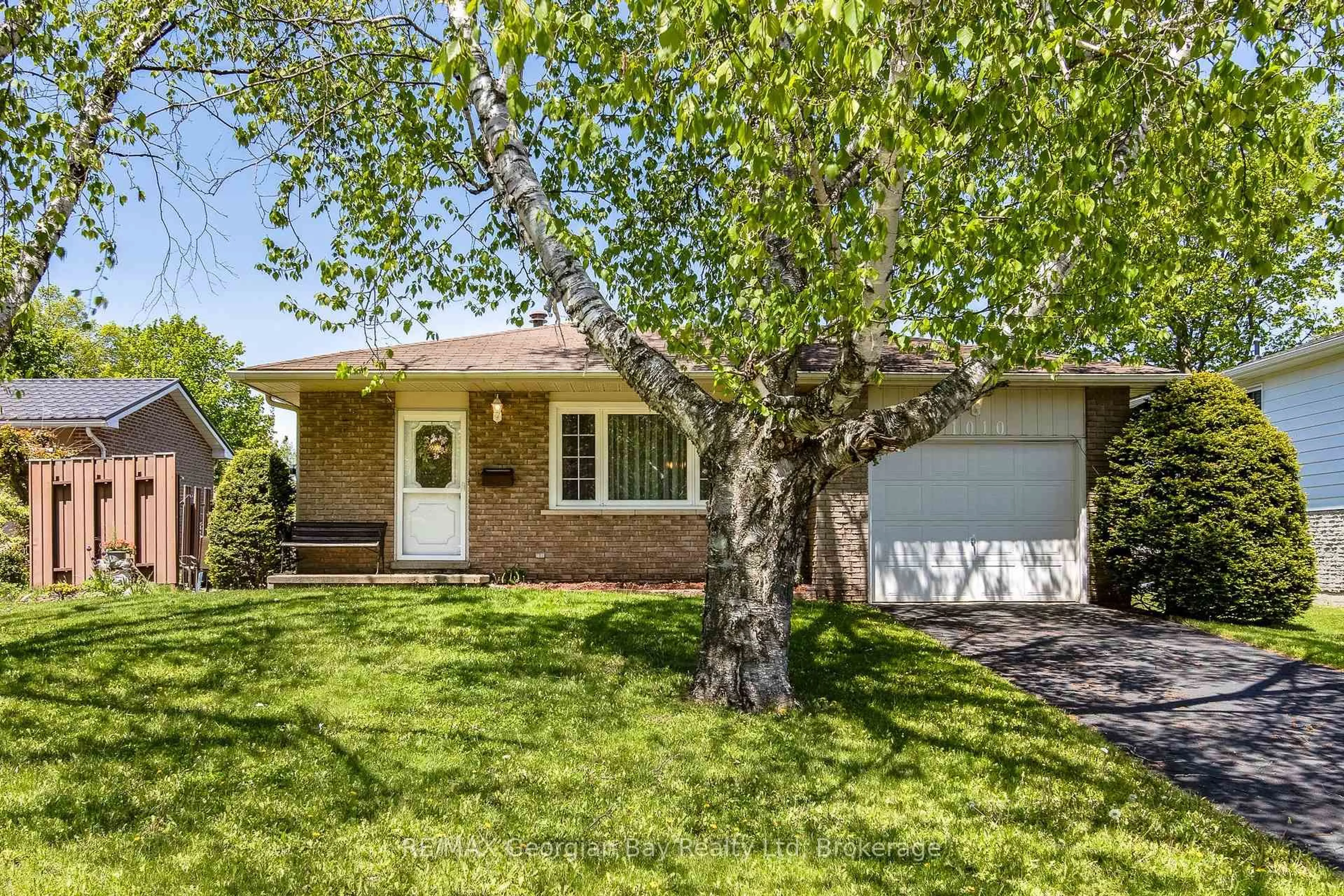 Unknown for 1010 Glen Eagles Cres, Midland Ontario L4R 2R1
