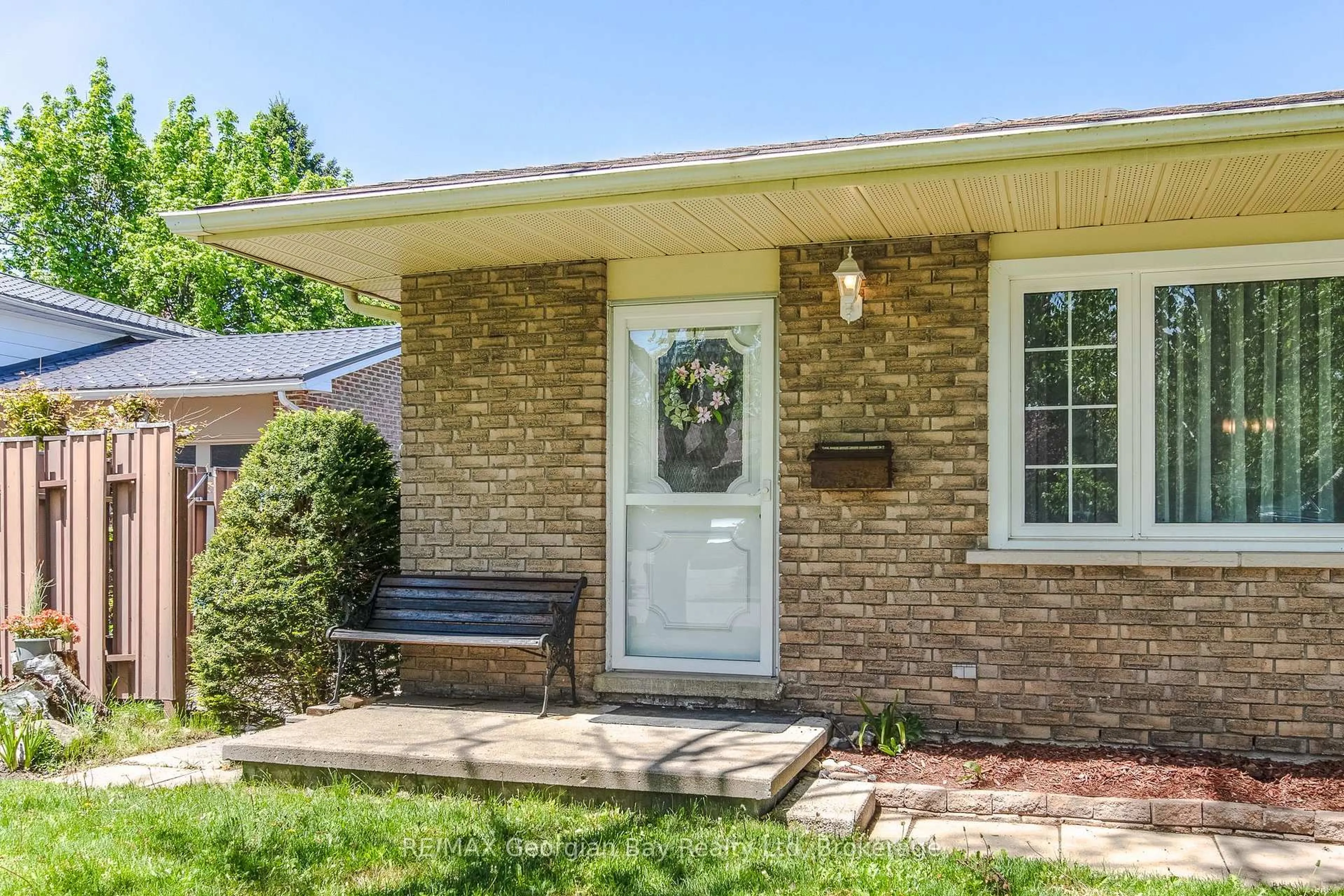Home with brick exterior material, street for 1010 Glen Eagles Cres, Midland Ontario L4R 2R1