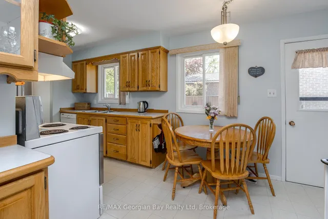 1010 Glen Eagles Cres, Midland 5