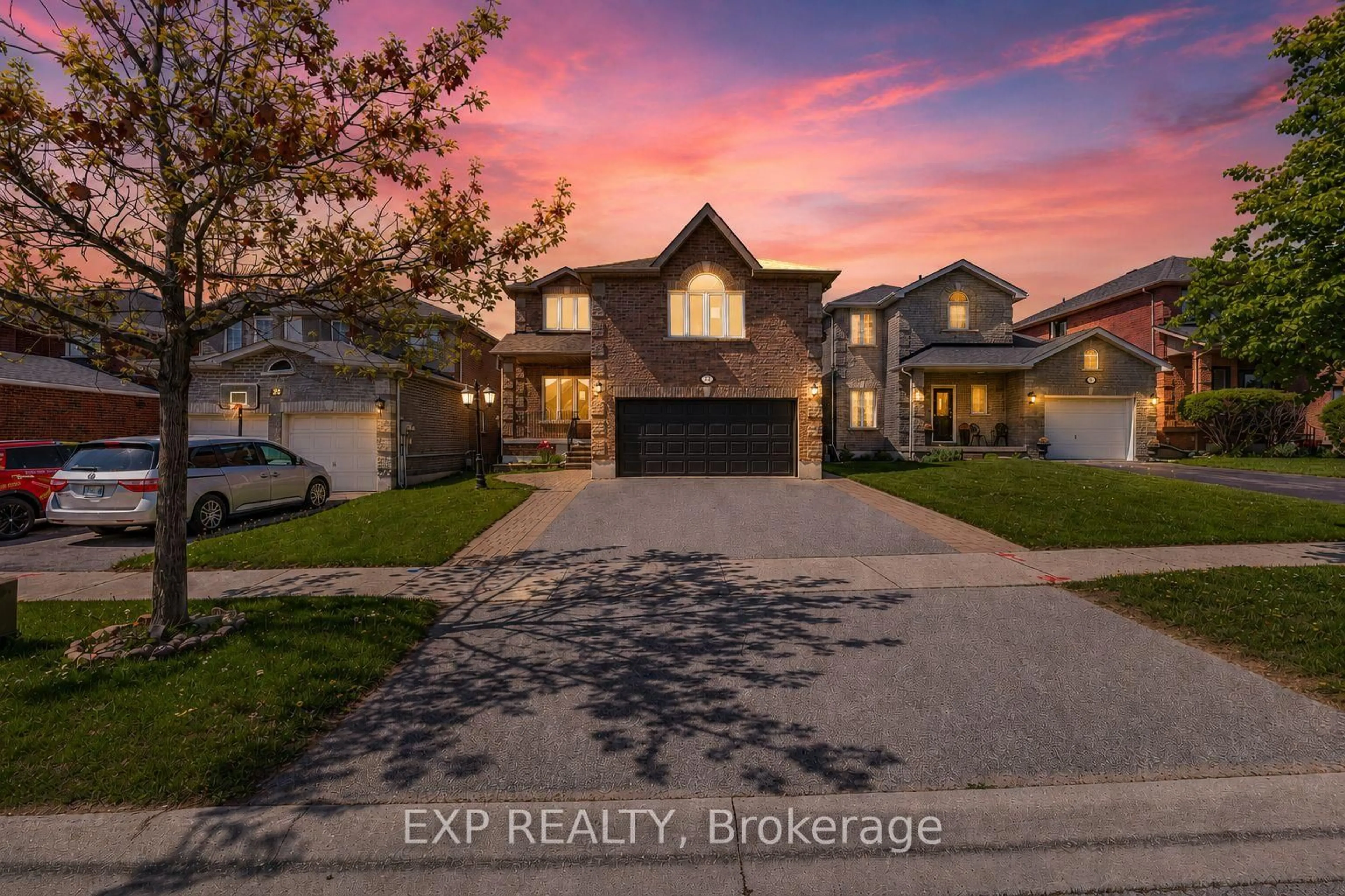A pic from outside/outdoor area/front of a property/back of a property/a pic from drone, street for 24 Jessica Dr, Barrie Ontario L4N 5S5