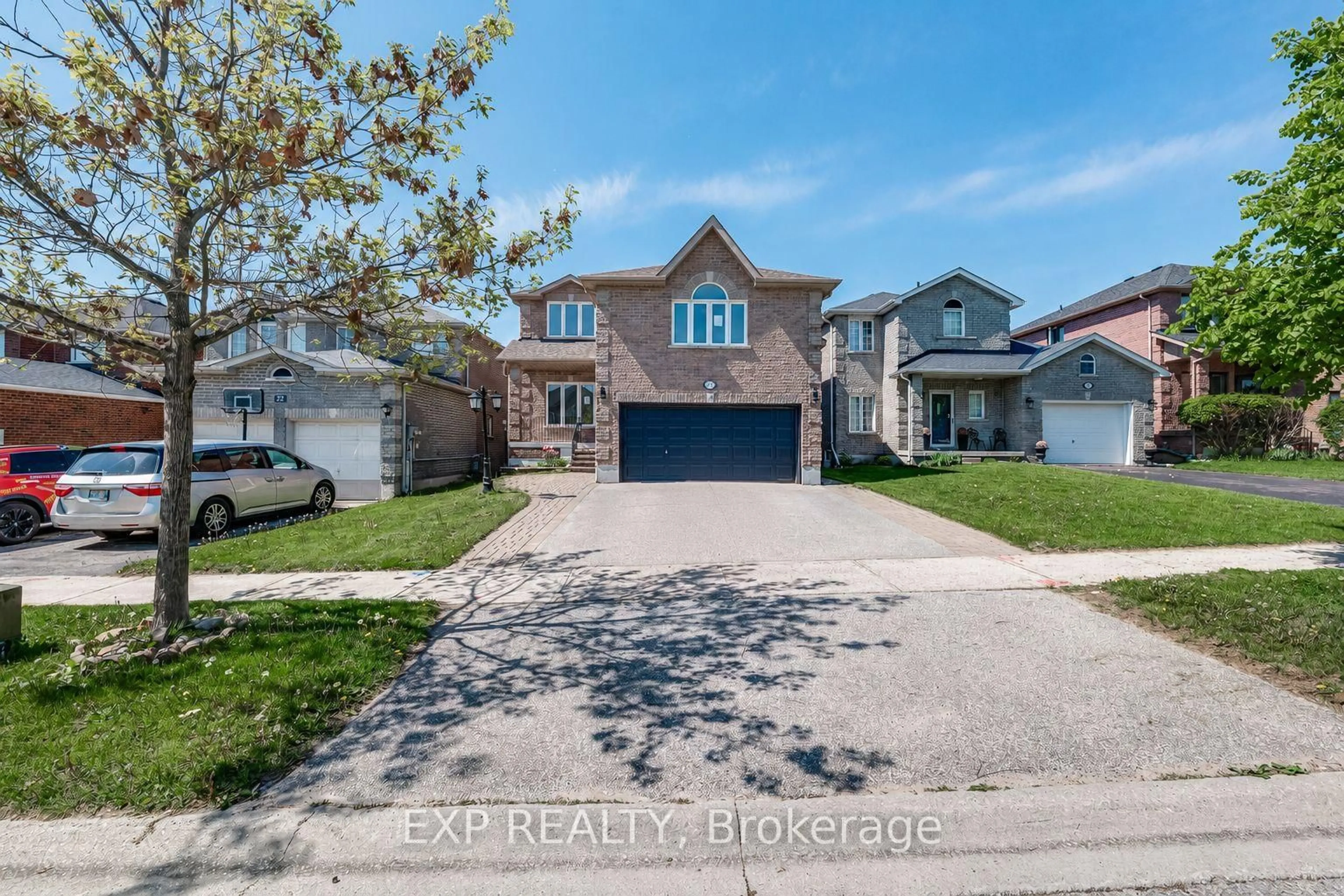 A pic from outside/outdoor area/front of a property/back of a property/a pic from drone, street for 24 Jessica Dr, Barrie Ontario L4N 5S5