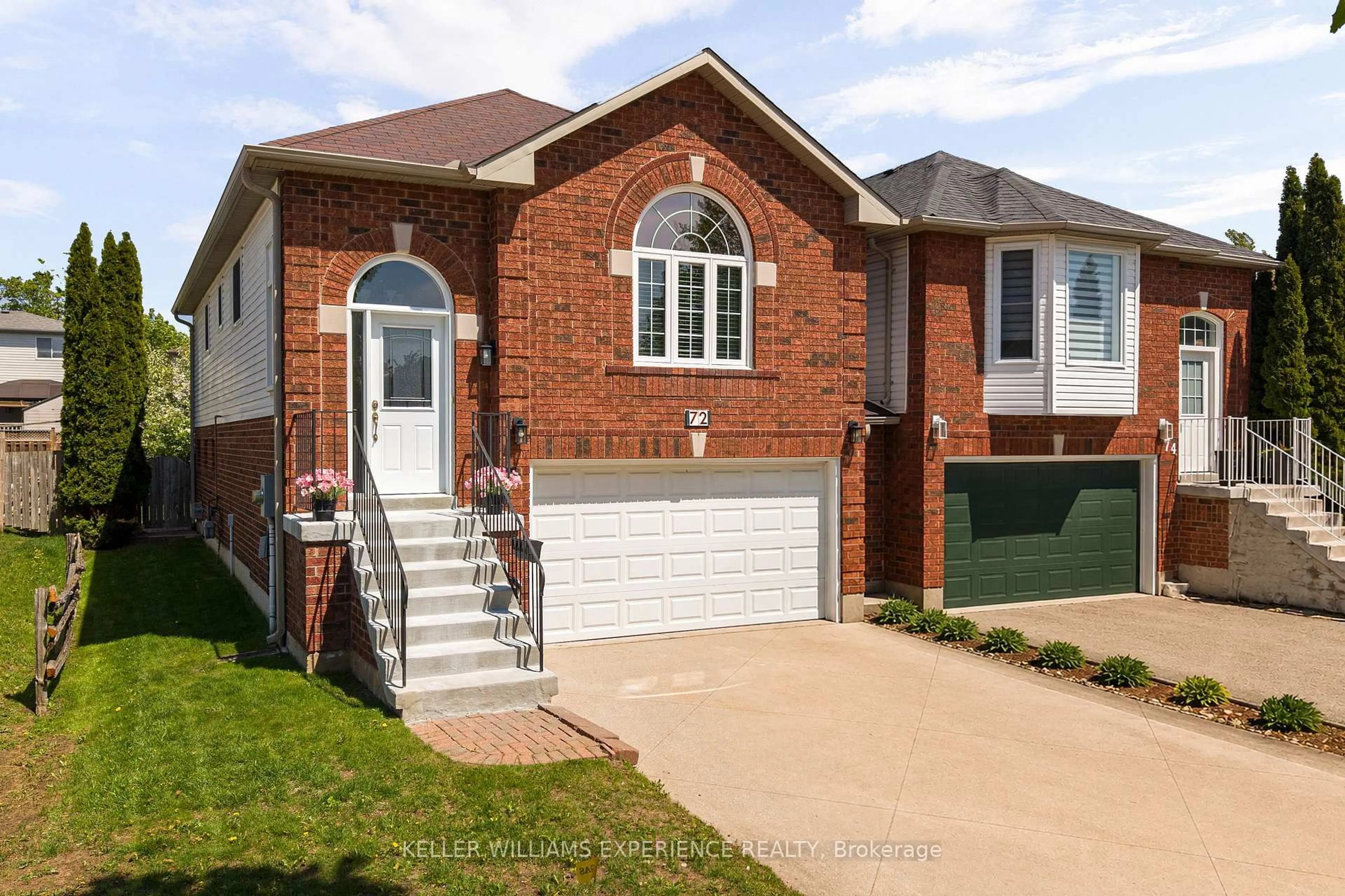 Home with brick exterior material, street for 72 Rundle Cres, Barrie Ontario L4N 8E6