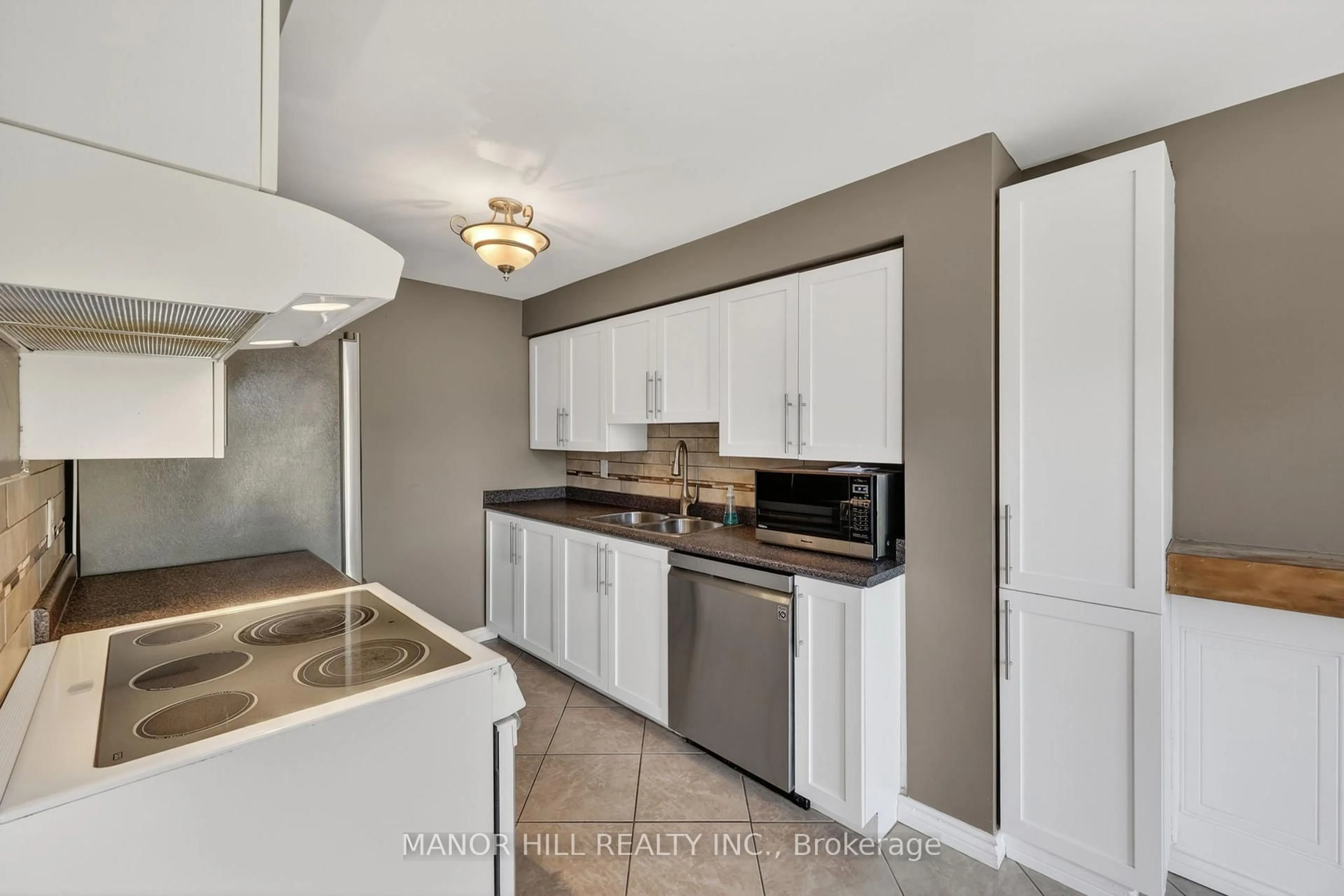 Unknown for 62 Monarchy St, Barrie Ontario L4M 7K1