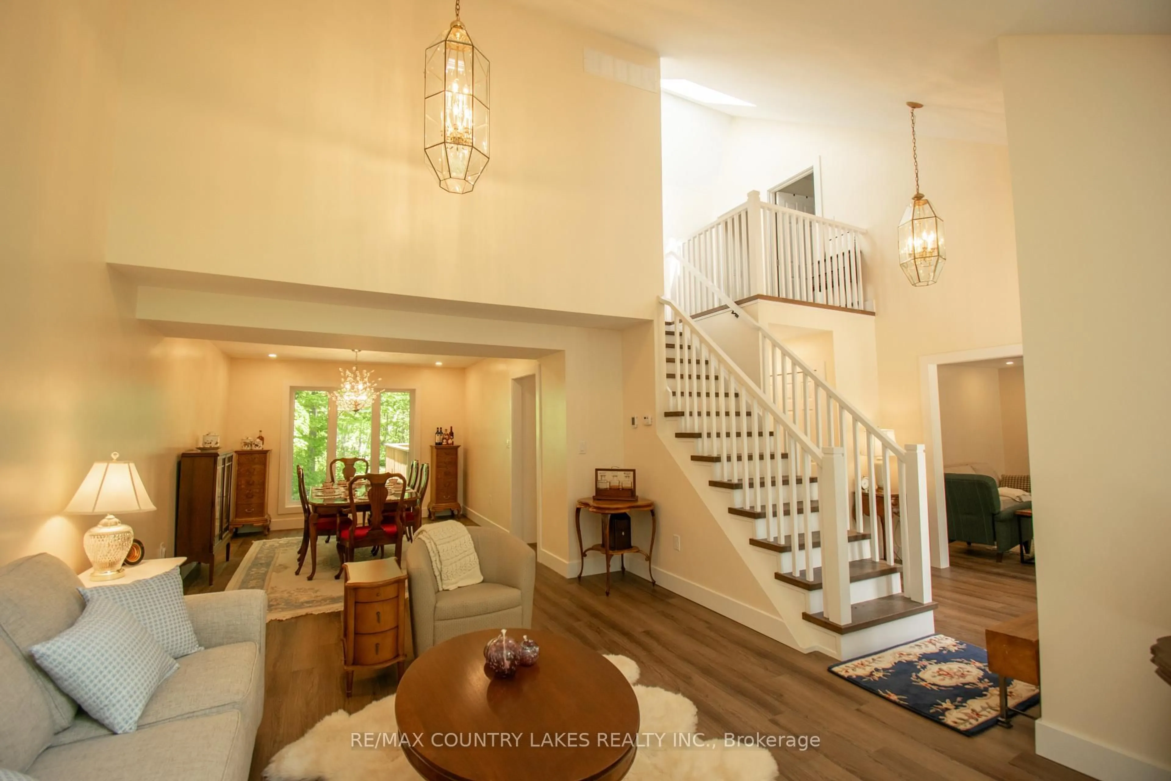 Indoor foyer for 657 13th Line, Oro-Medonte Ontario L0L 1T0