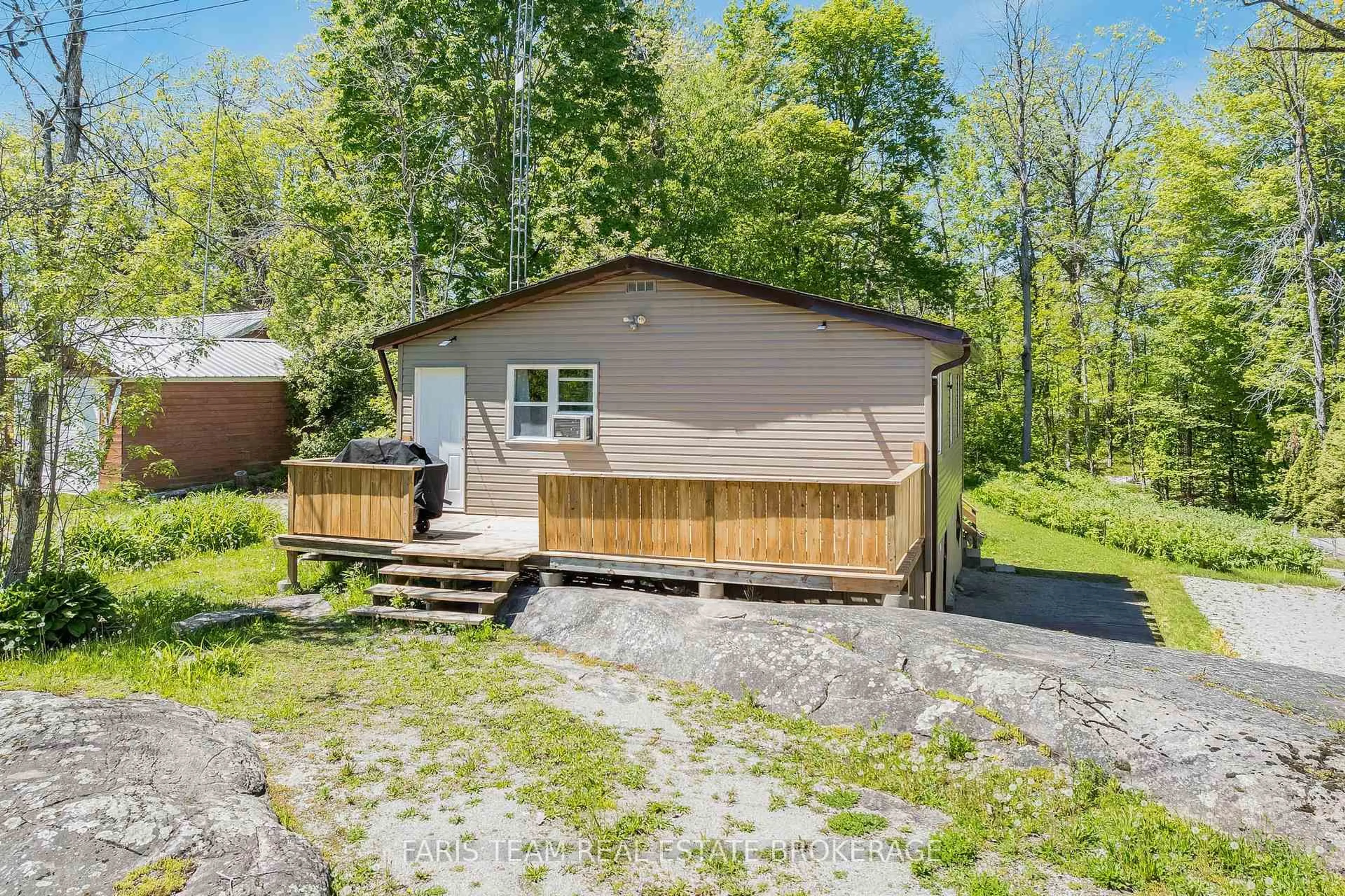 A pic from outside/outdoor area/front of a property/back of a property/a pic from drone, unknown for 62 Forest Harbour Pkwy, Tay Ontario L0K 1E0