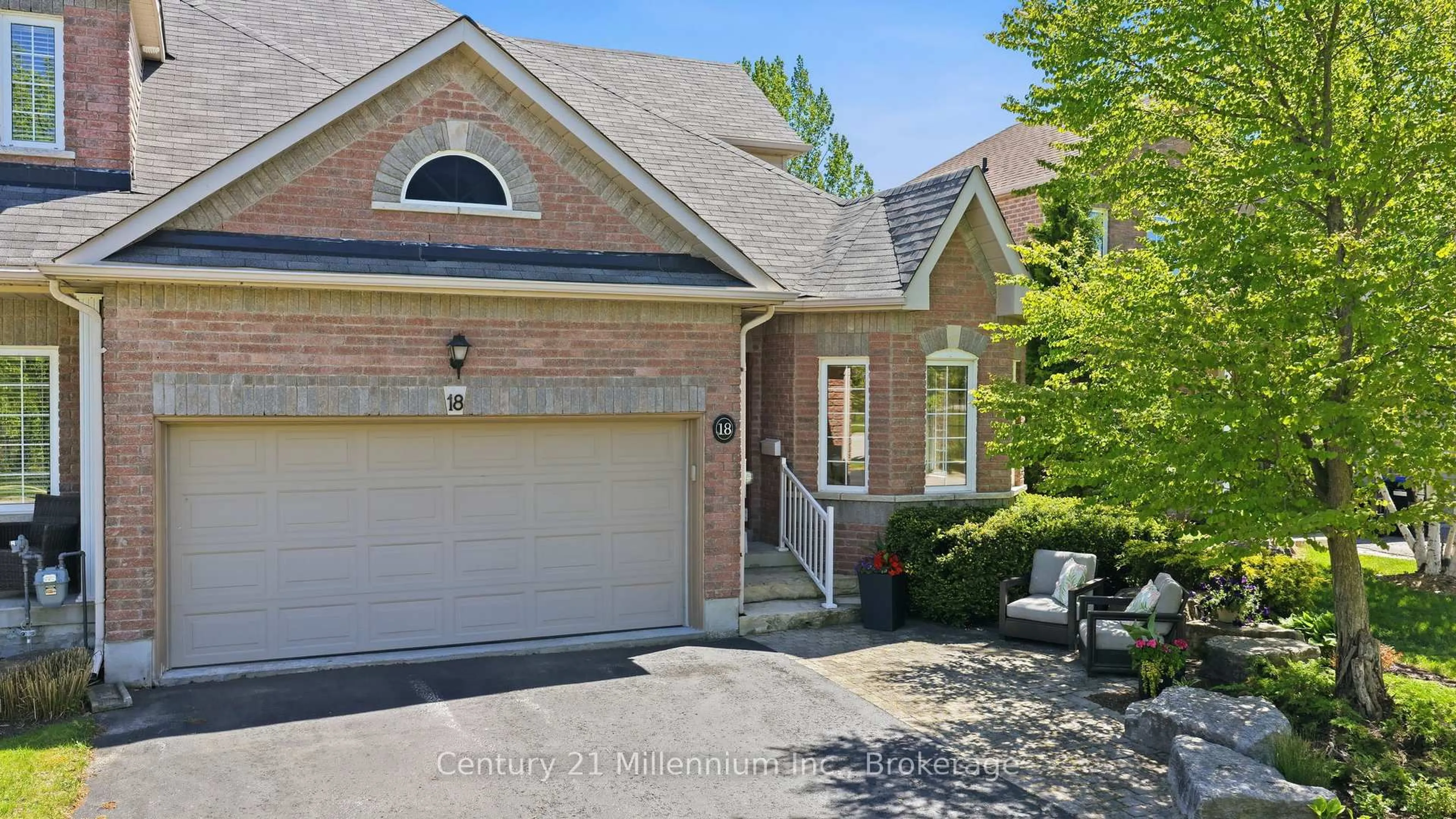 Home with brick exterior material, street for 18 Thomas Dr, Collingwood Ontario L9Y 0A6