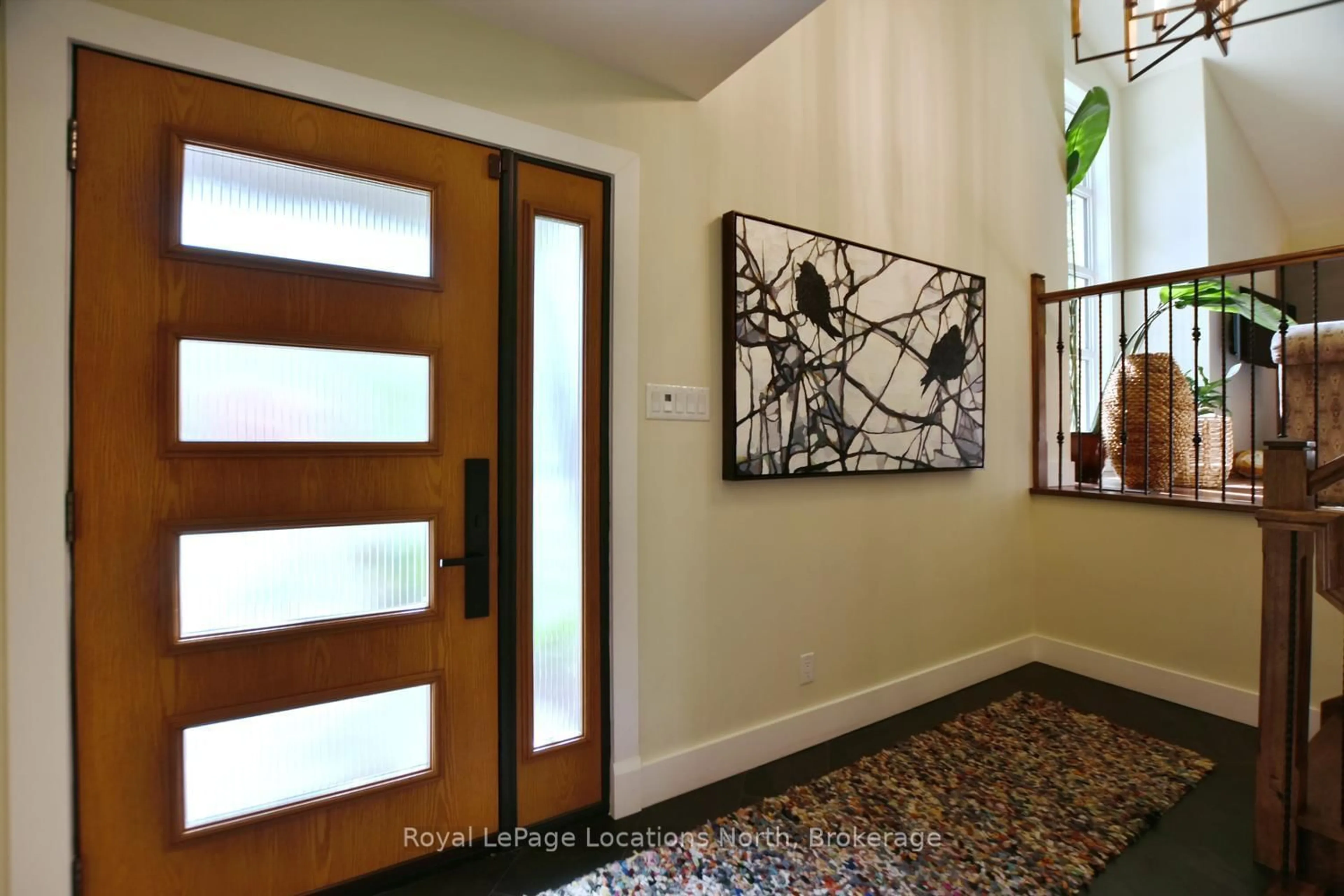 Indoor entryway for 8 HICKORY St, Collingwood Ontario L9Y 3E4