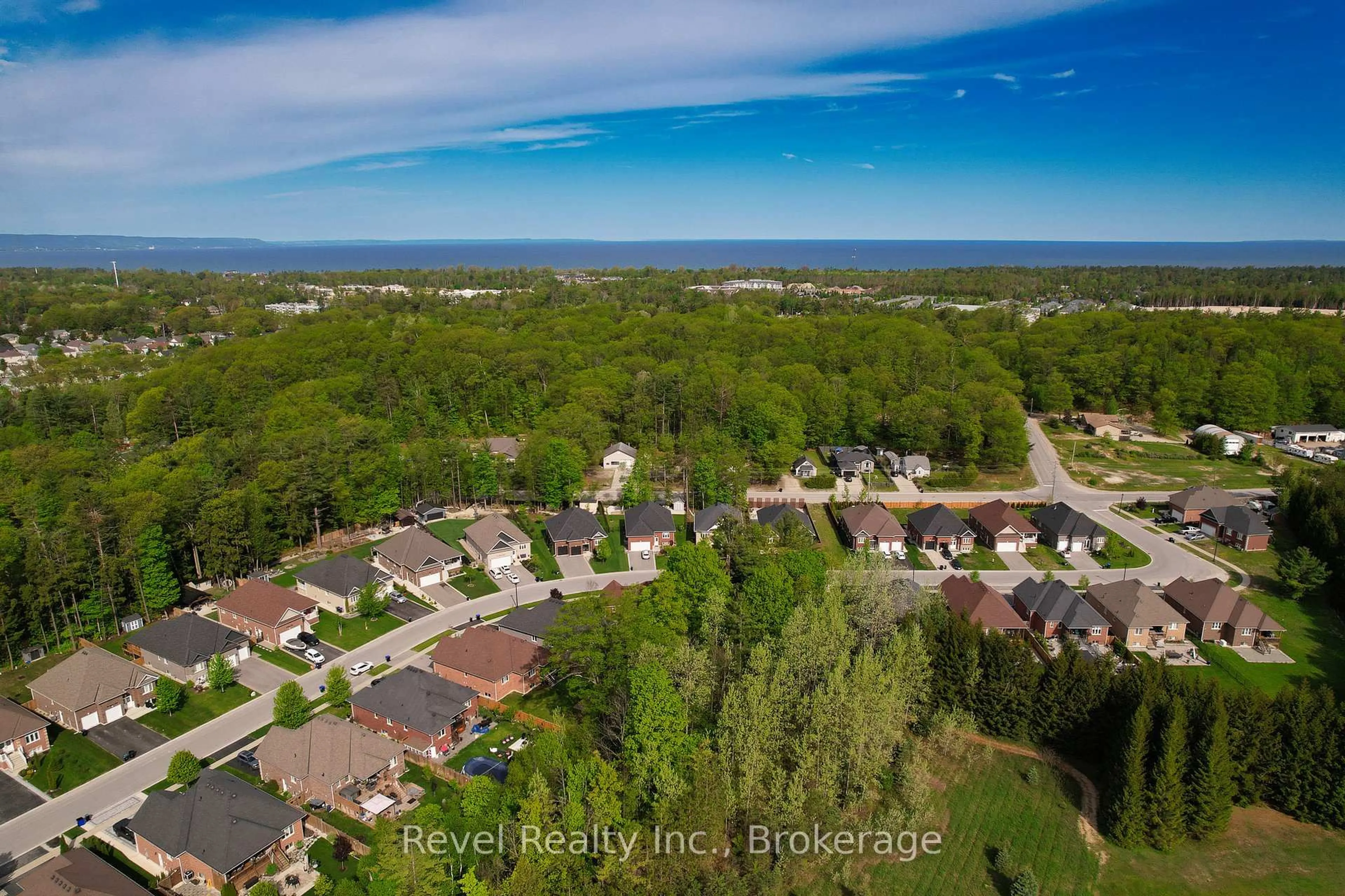 A pic from outside/outdoor area/front of a property/back of a property/a pic from drone, water/lake/river/ocean view for 31 Natures Tr, Wasaga Beach Ontario L9Z 0H4