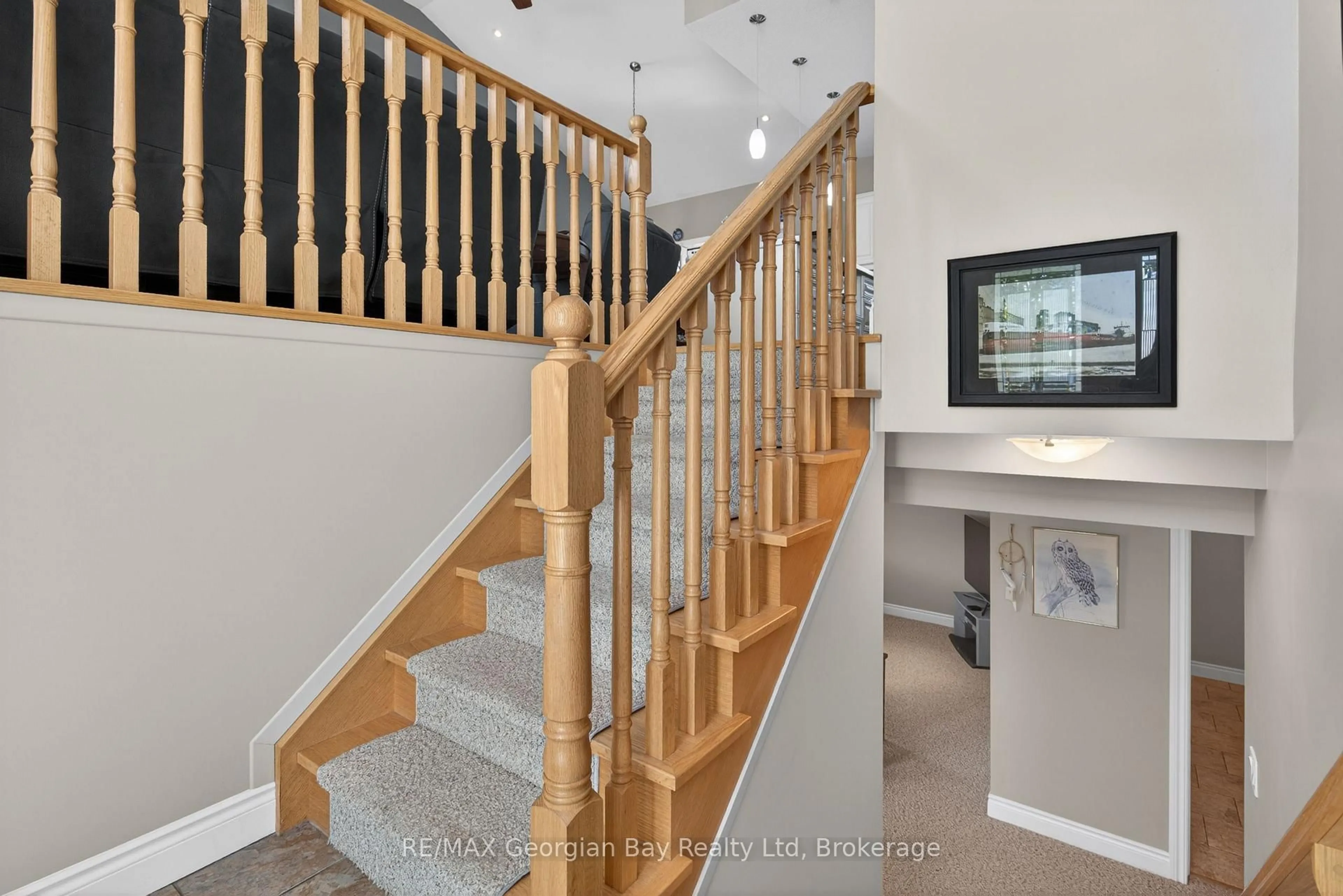 Stairs for 656 Aberdeen Blvd, Midland Ontario L4R 5N9