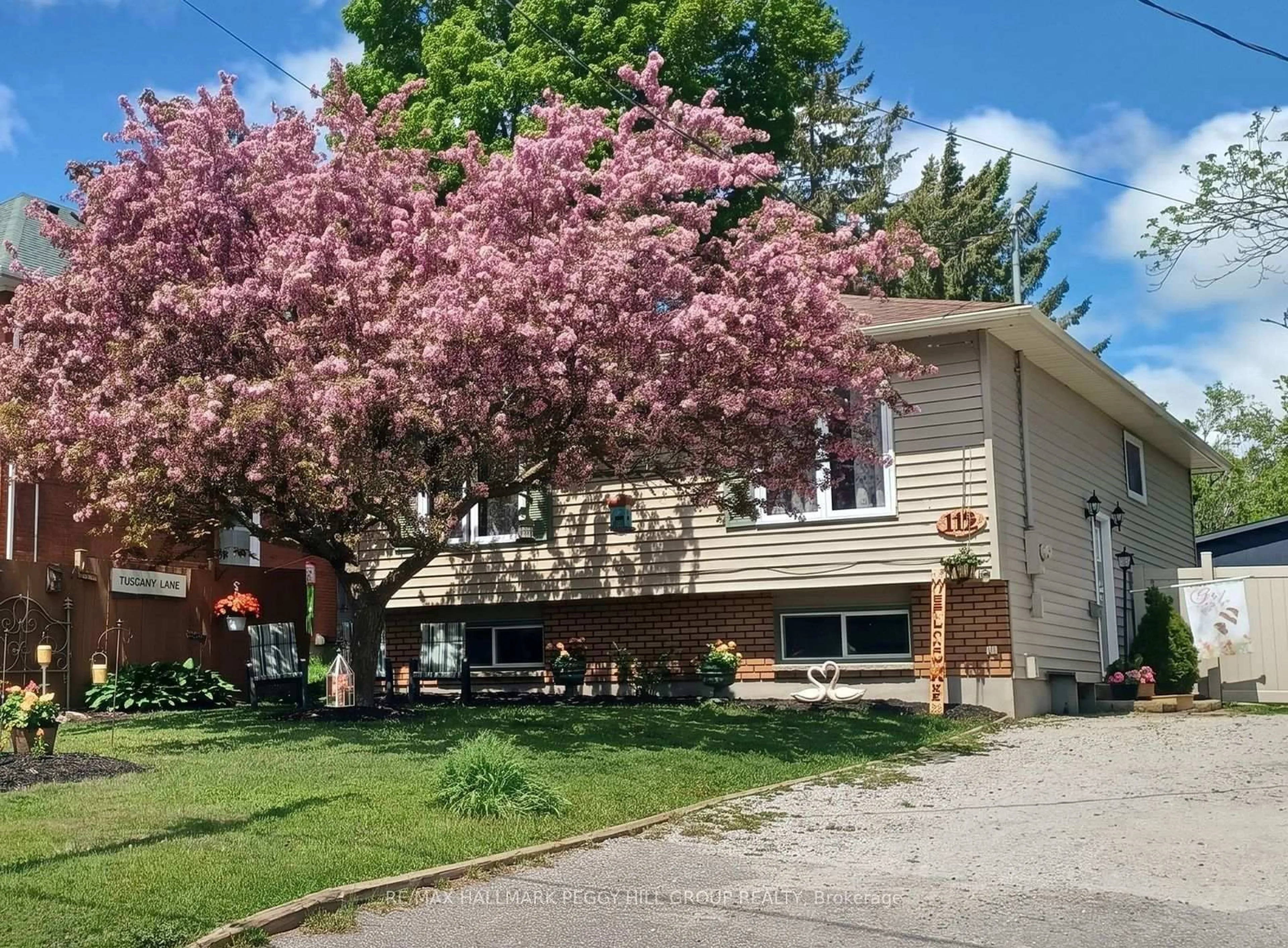 Home with vinyl exterior material, street for 112 Borland St, Orillia Ontario L3V 2B7
