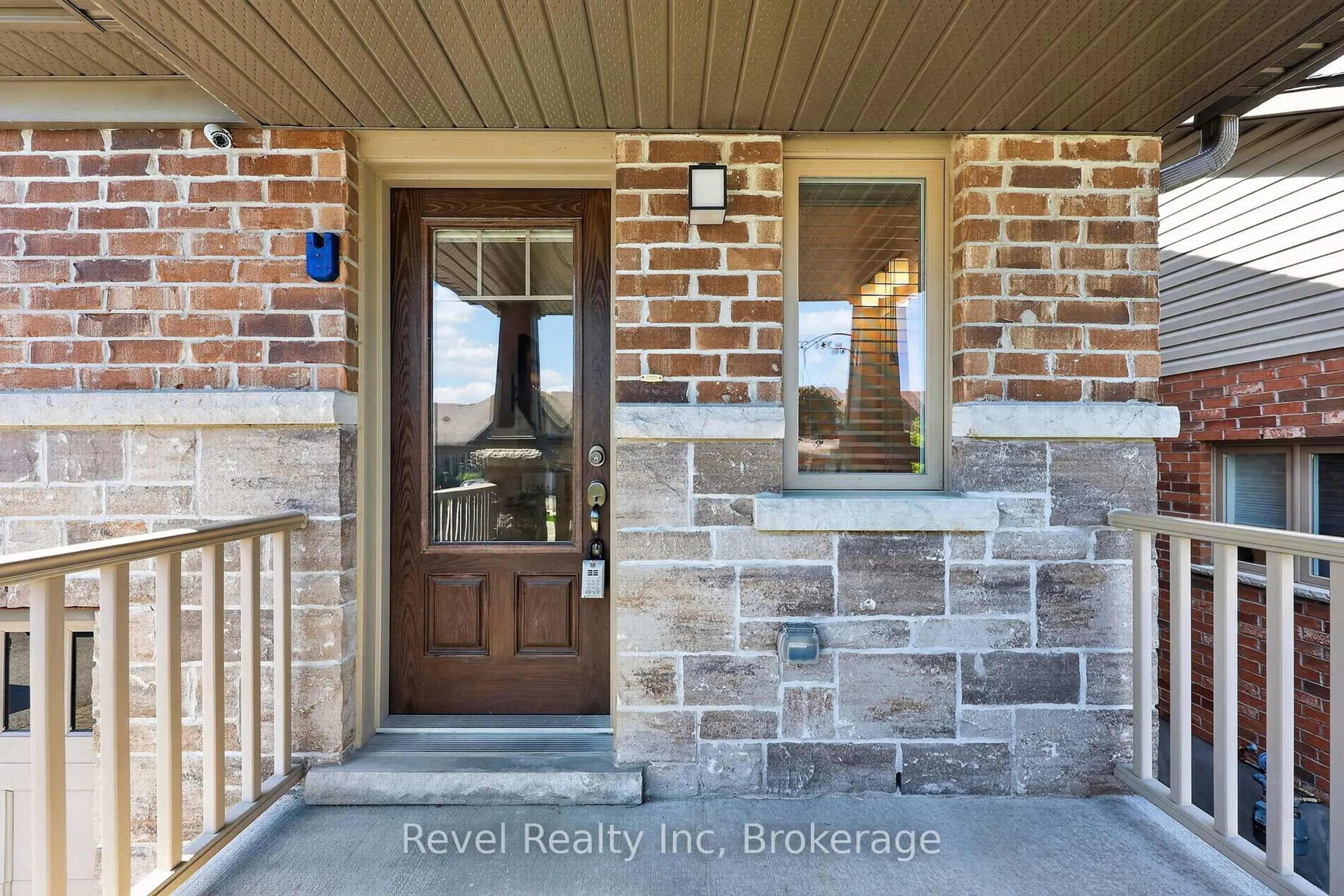 Indoor entryway for 1038 COOK Dr, Midland Ontario L4R 0E4