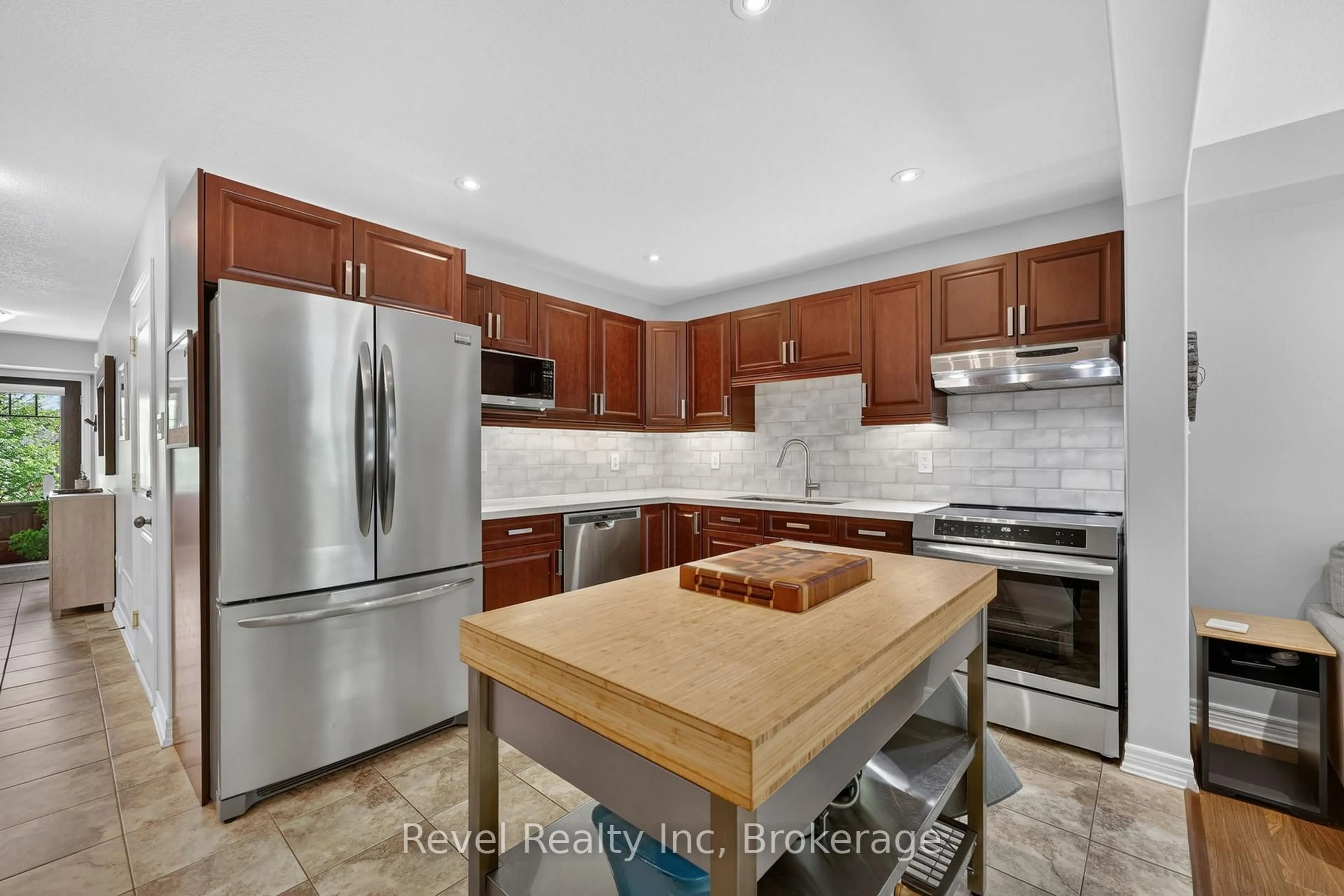 Unknown for 1038 COOK Dr, Midland Ontario L4R 0E4