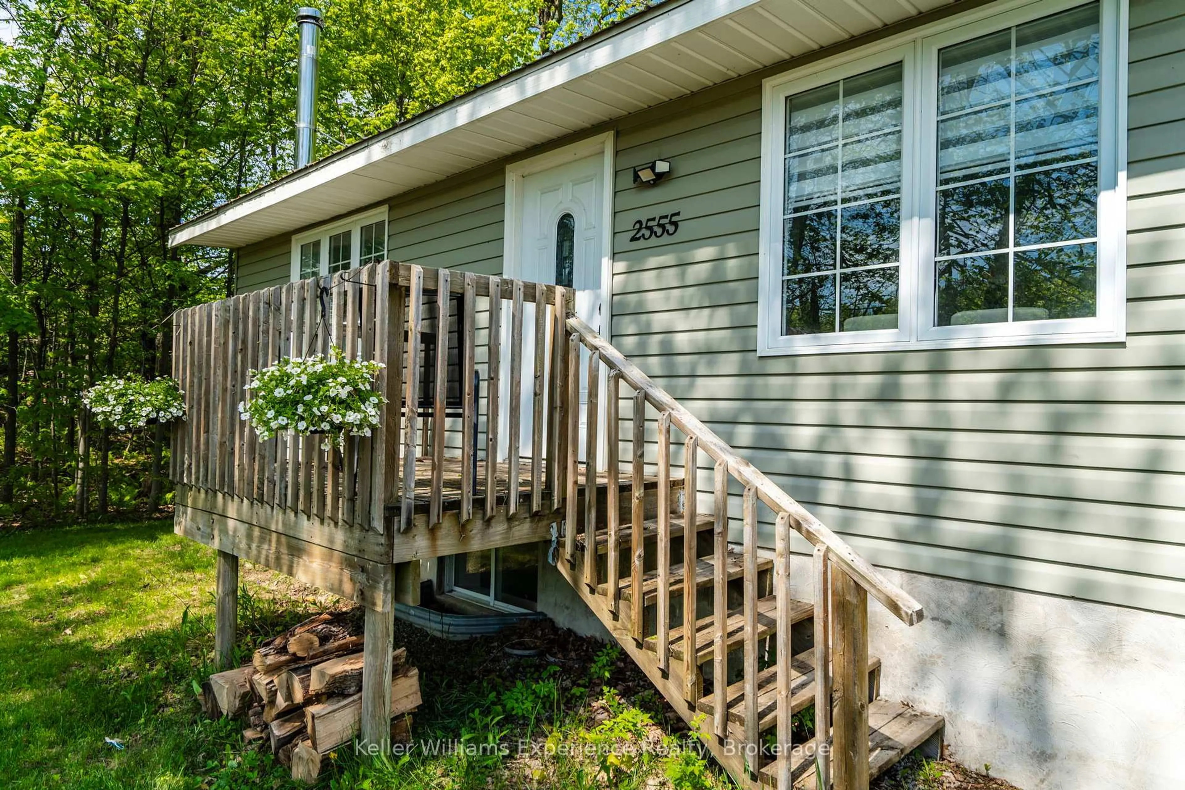 Home with vinyl exterior material, unknown for 2555 Hodgins Rd, Severn Ontario L0K 2C0