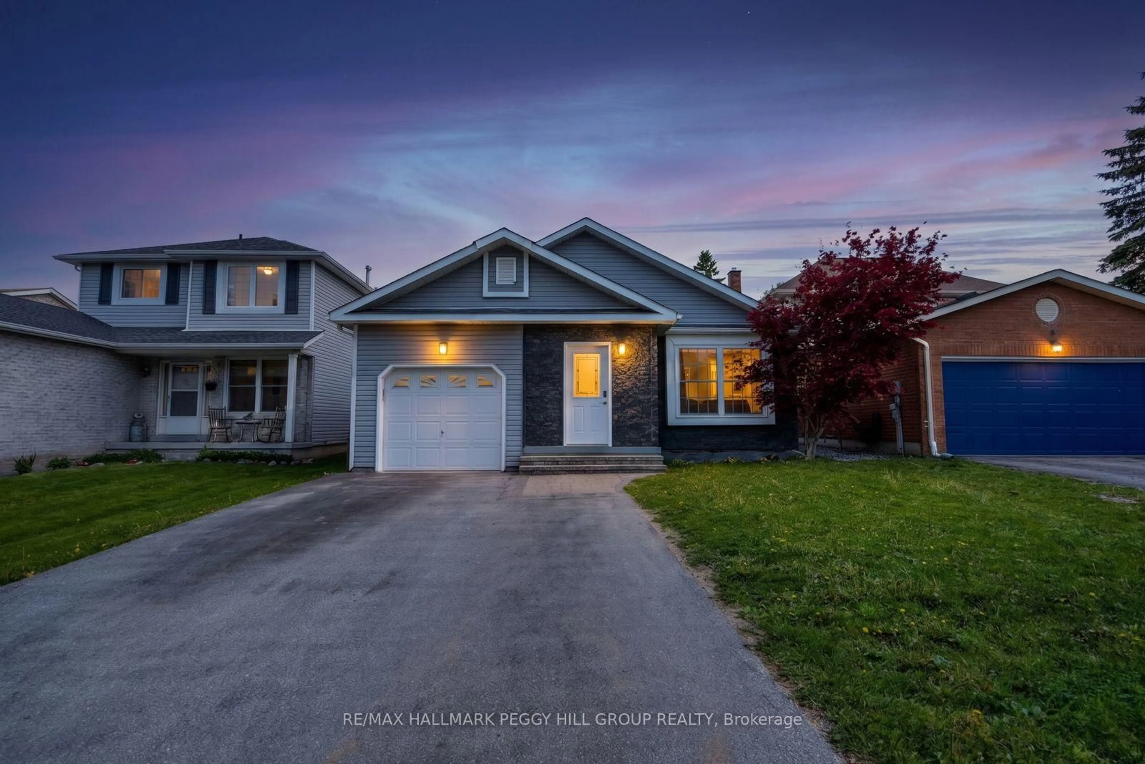 Home with vinyl exterior material, street for 44 Knicely Rd, Barrie Ontario L4N 6V3
