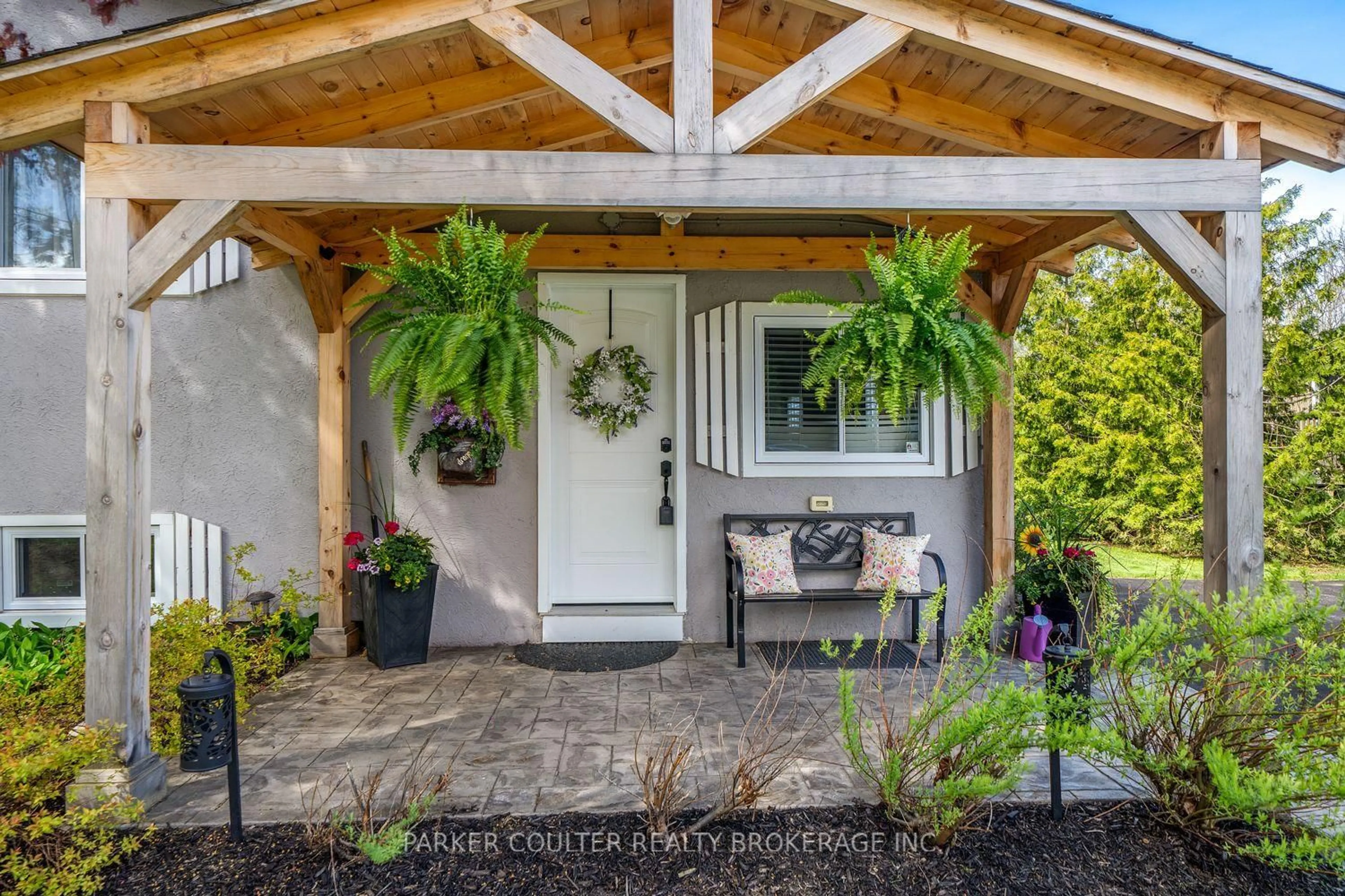 Indoor entryway for 348 Albert St, Tay Ontario L0K 2A0