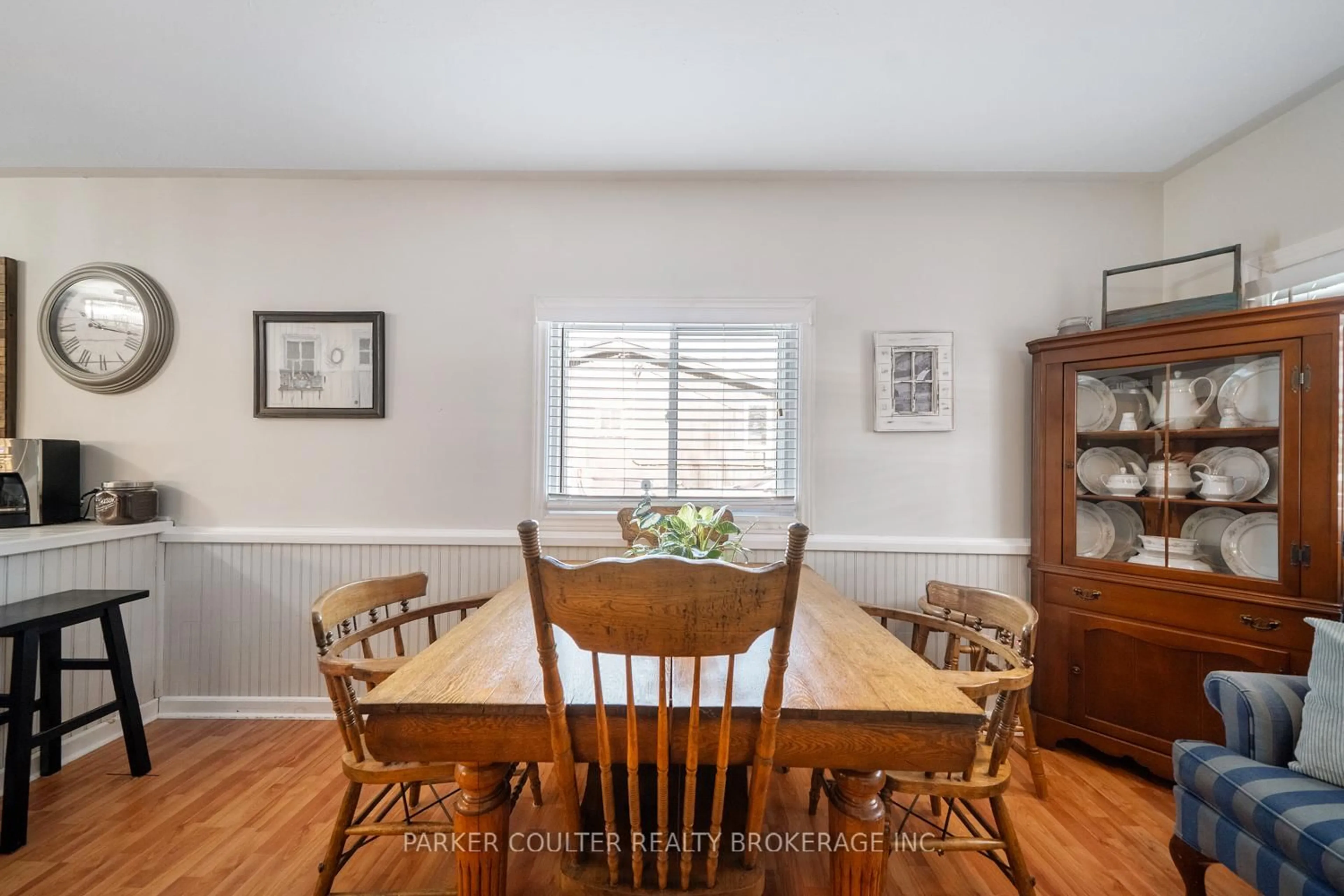 Dining room, wood/laminate floor for 348 Albert St, Tay Ontario L0K 2A0