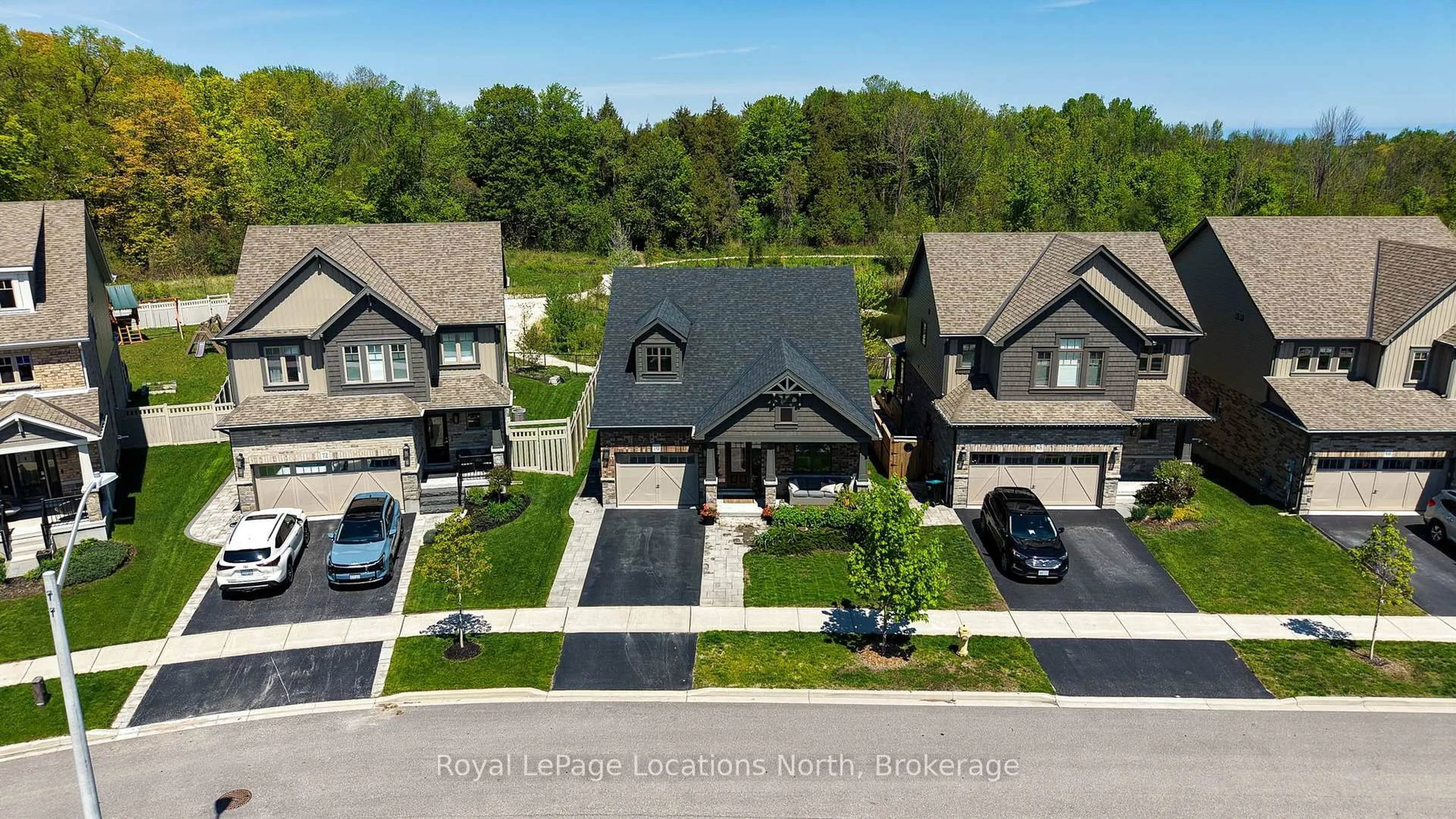 A pic from outside/outdoor area/front of a property/back of a property/a pic from drone, street for 70 Plewes Dr, Collingwood Ontario L9Y 3B7