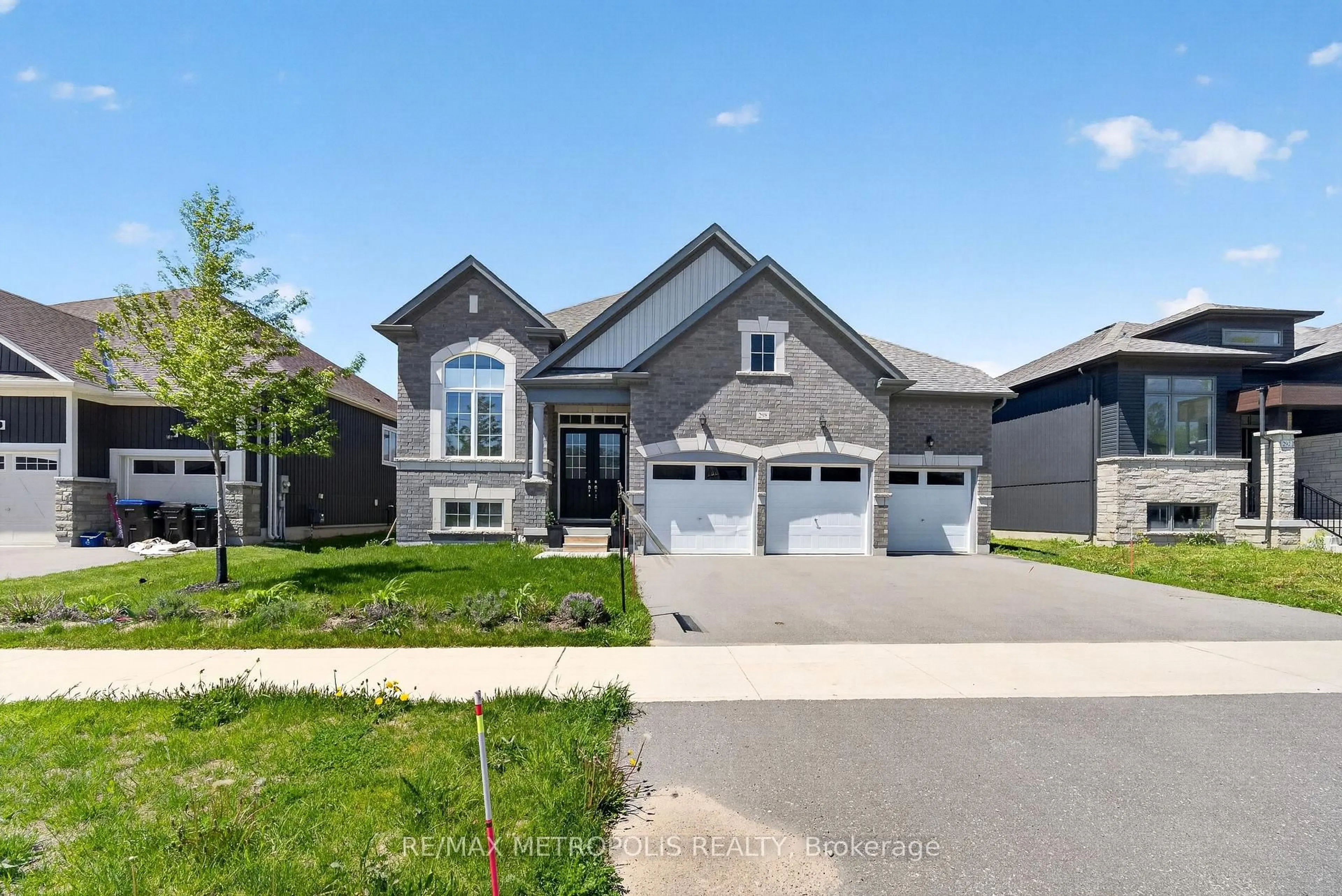 Home with brick exterior material, street for 298 Ramblewood Dr, Wasaga Beach Ontario L9Z 2B2