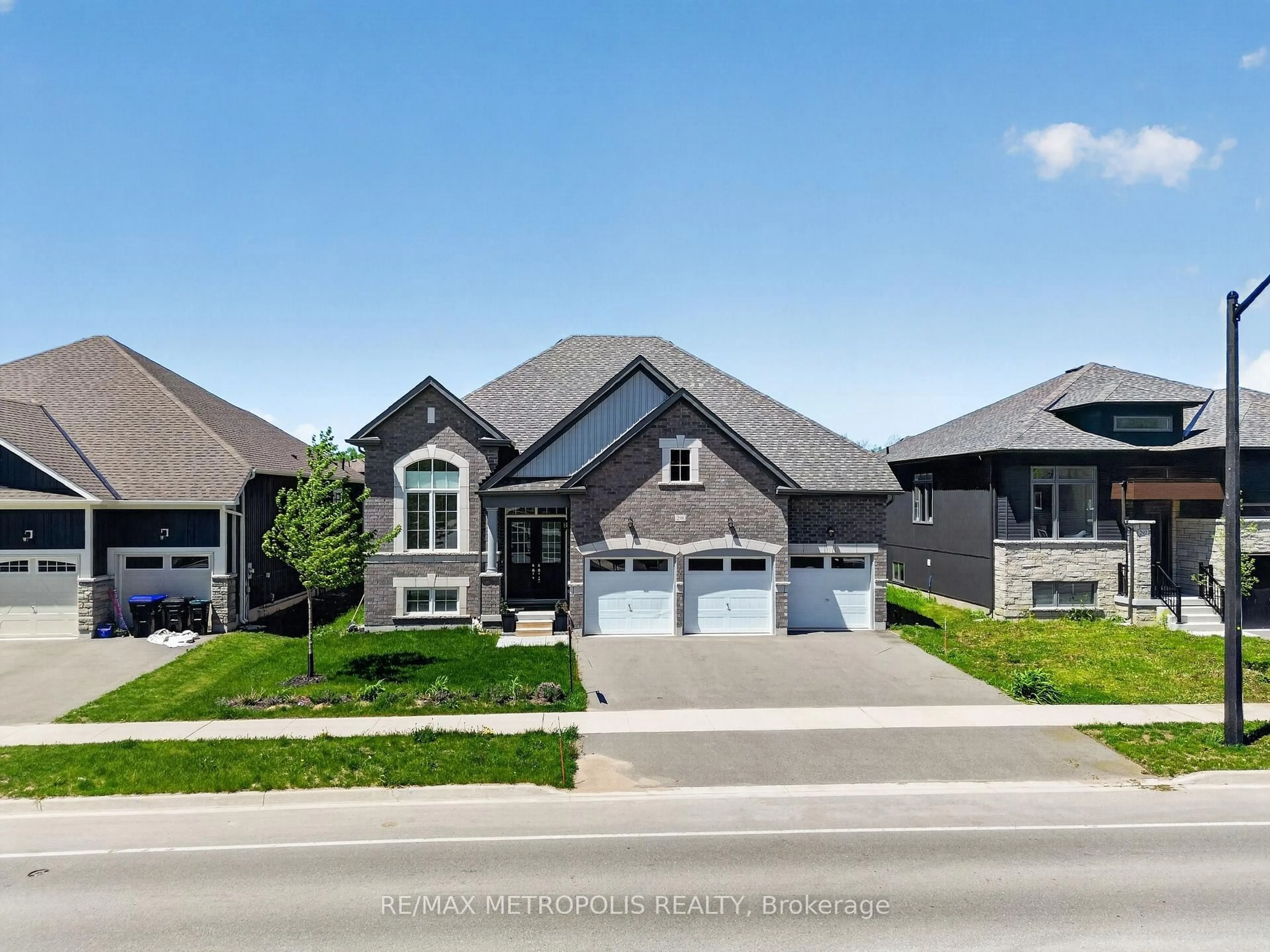 Home with brick exterior material, street for 298 Ramblewood Dr, Wasaga Beach Ontario L9Z 2B2