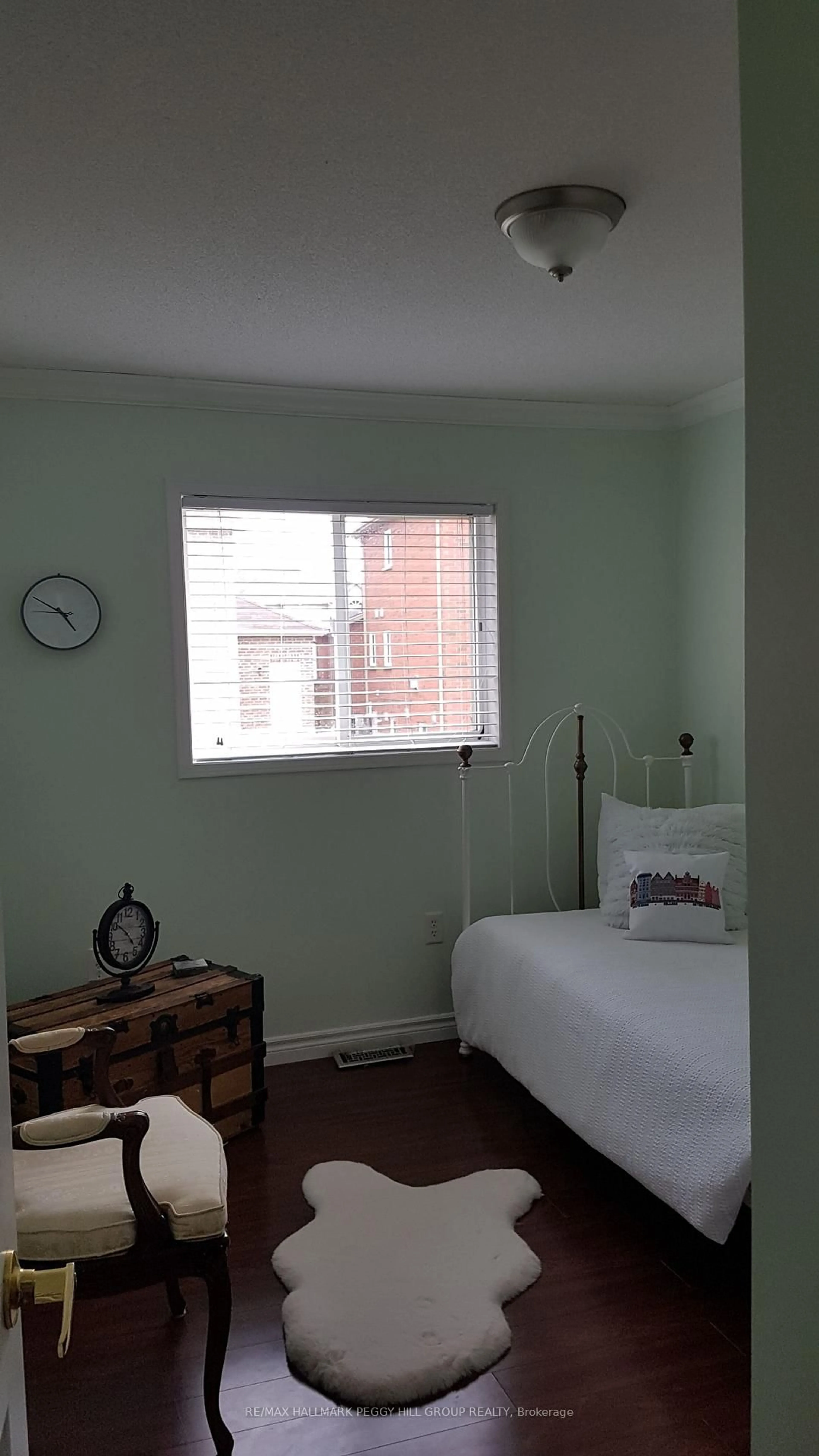 A pic of a room for 76 Stanley St, Barrie Ontario L4M 6V5
