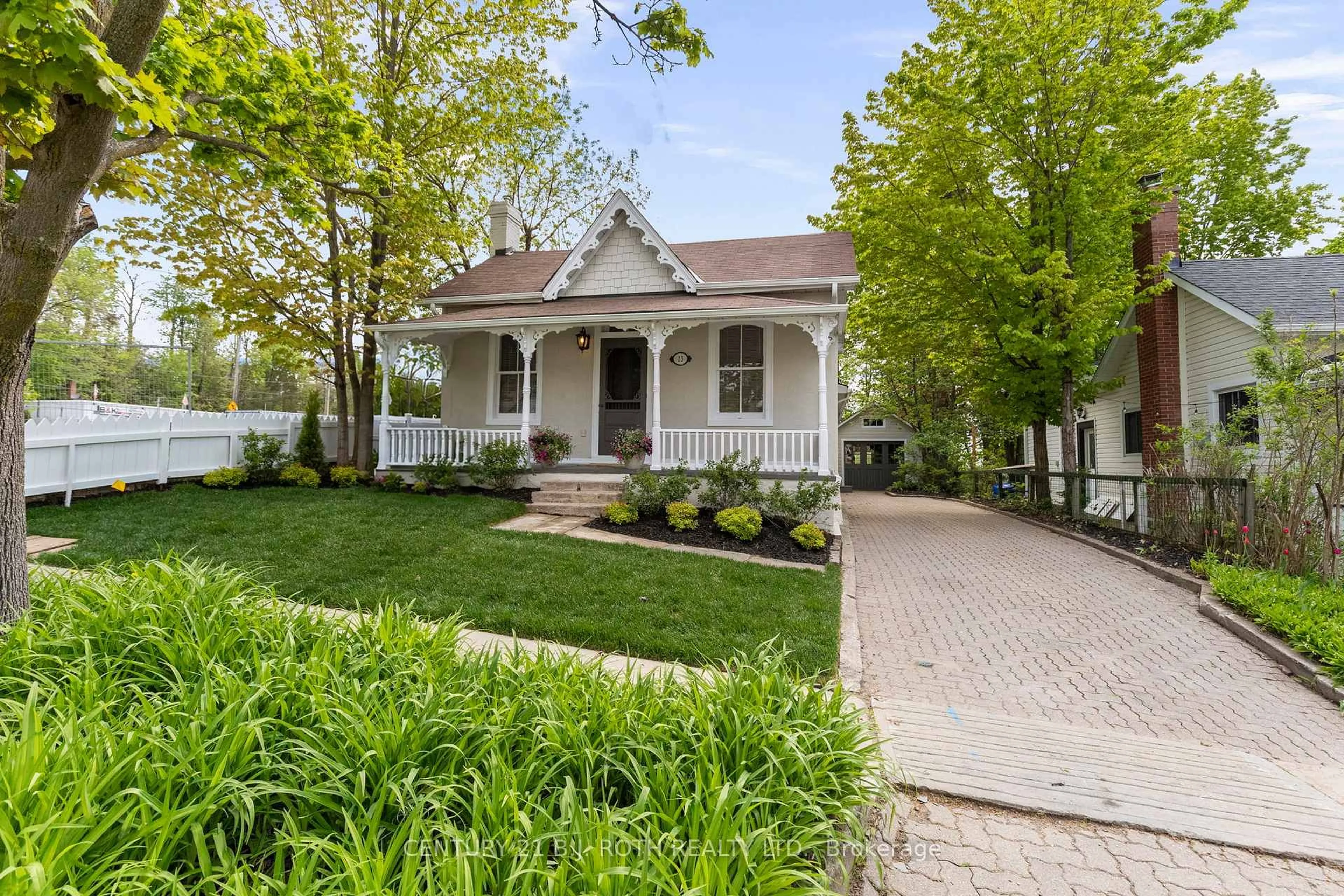 Home with brick exterior material, street for 13 Nelson Sq, Barrie Ontario L4M 4J6