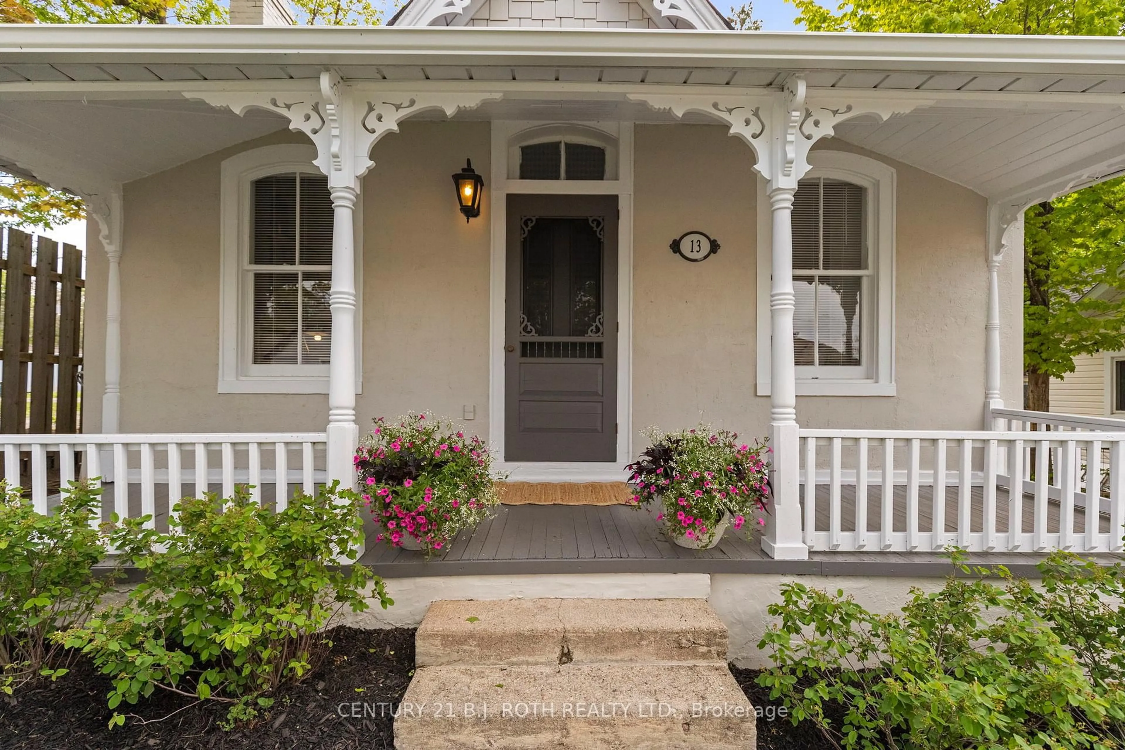 Unknown for 13 Nelson Sq, Barrie Ontario L4M 4J6
