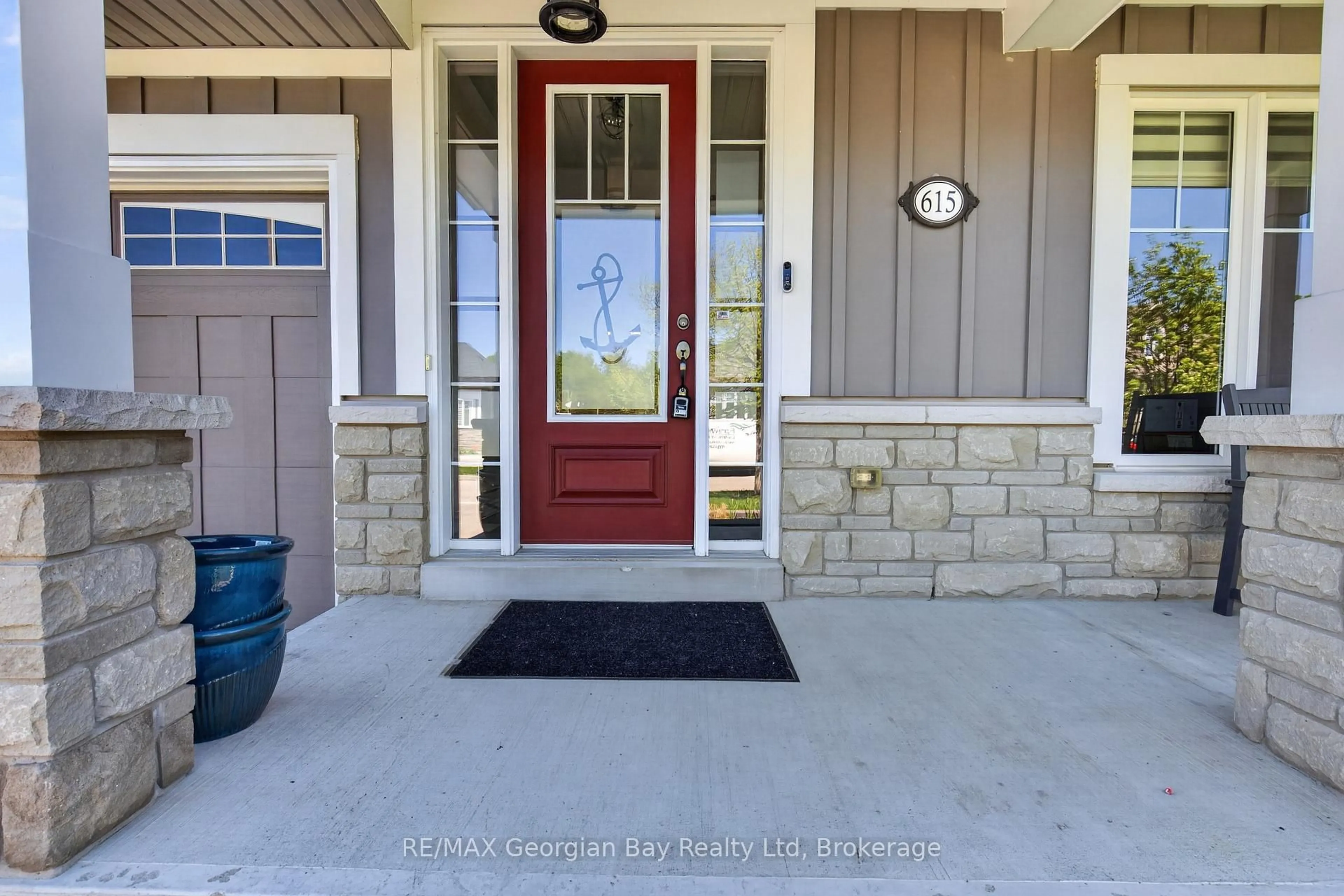 Indoor entryway for 615 Bayport Blvd, Midland Ontario L4R 0C7