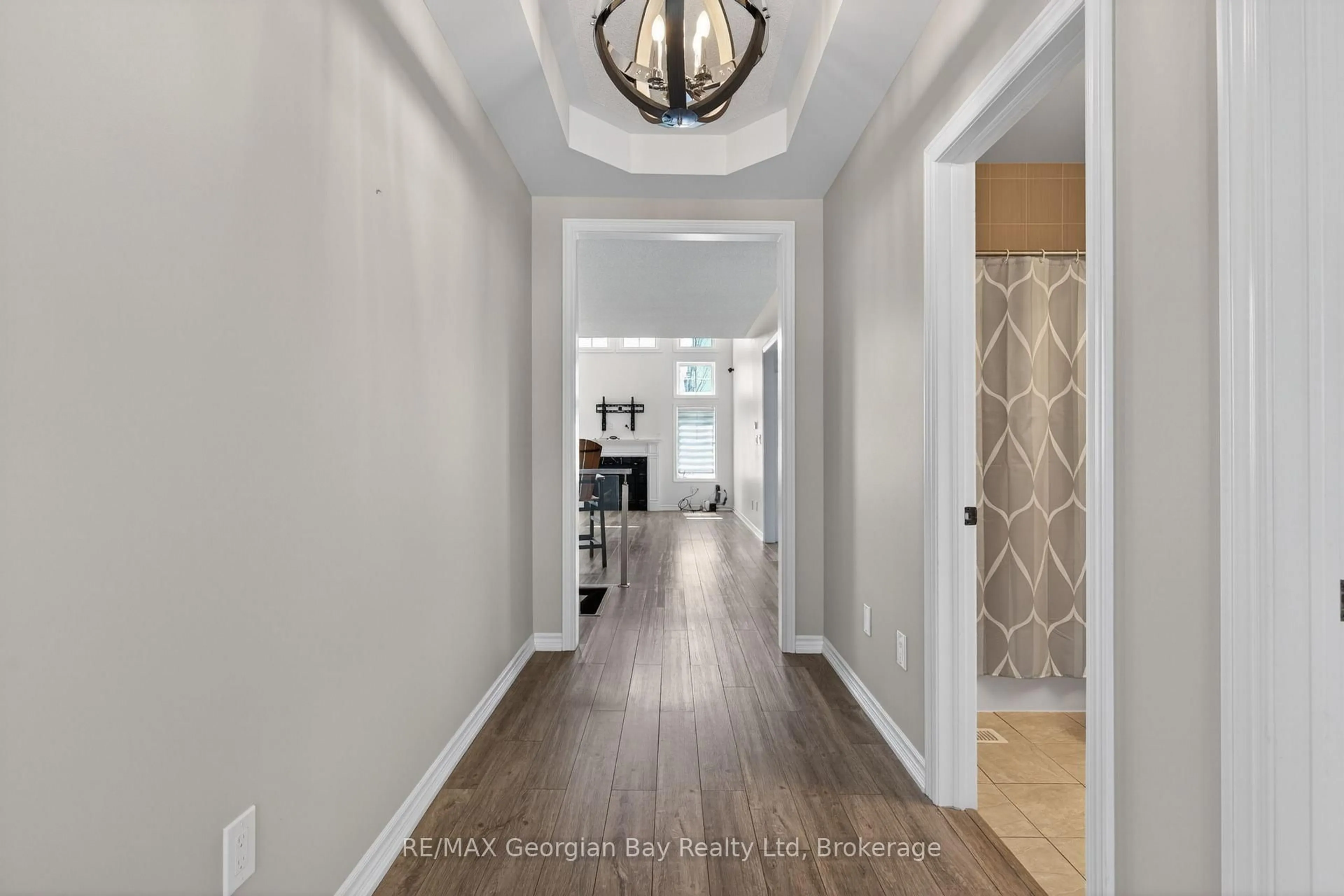 Indoor entryway for 615 Bayport Blvd, Midland Ontario L4R 0C7