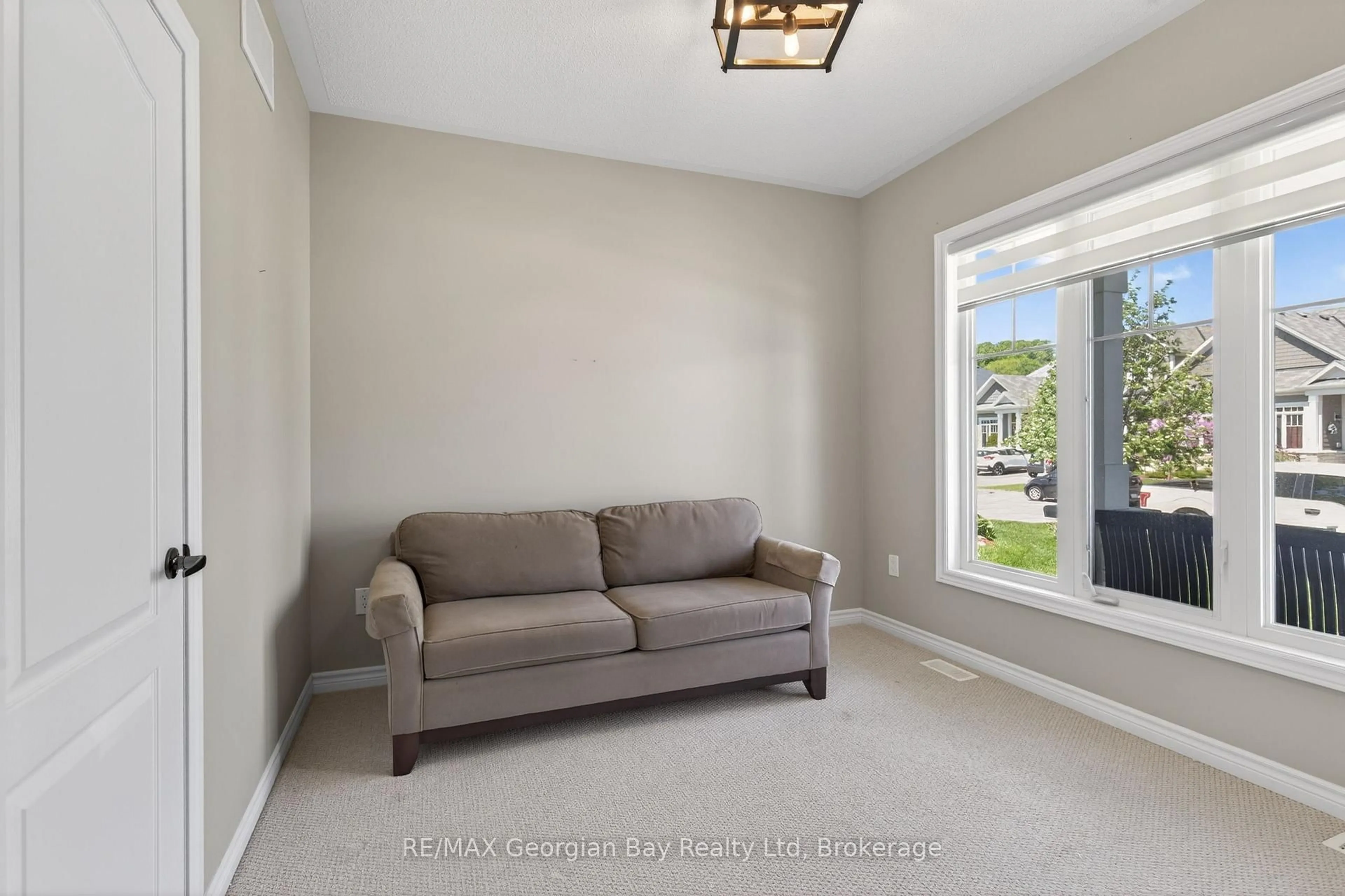 Living room with furniture, unknown for 615 Bayport Blvd, Midland Ontario L4R 0C7