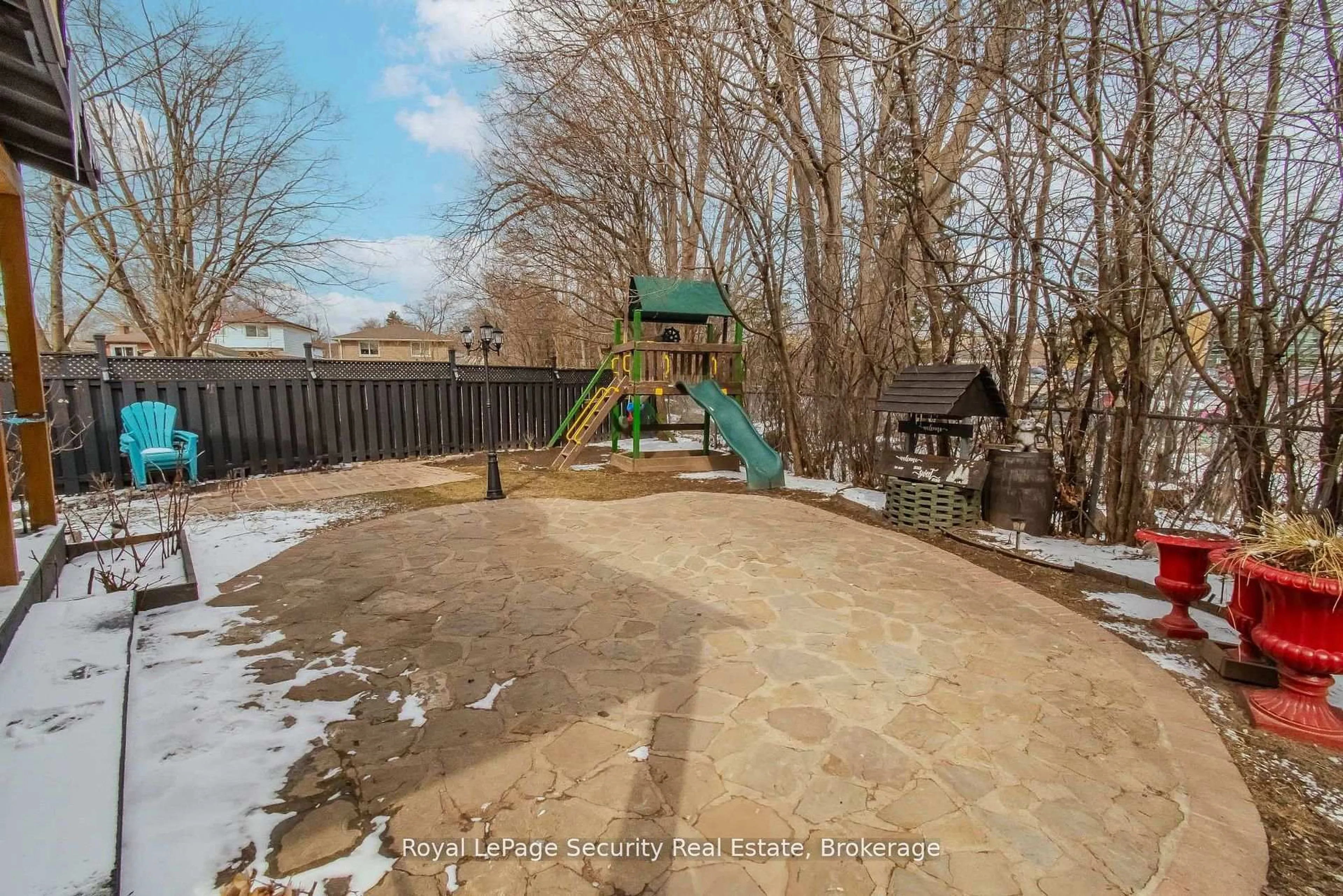 A pic from outside/outdoor area/front of a property/back of a property/a pic from drone, unknown for 73 College Cres, Barrie Ontario L4M 2W5