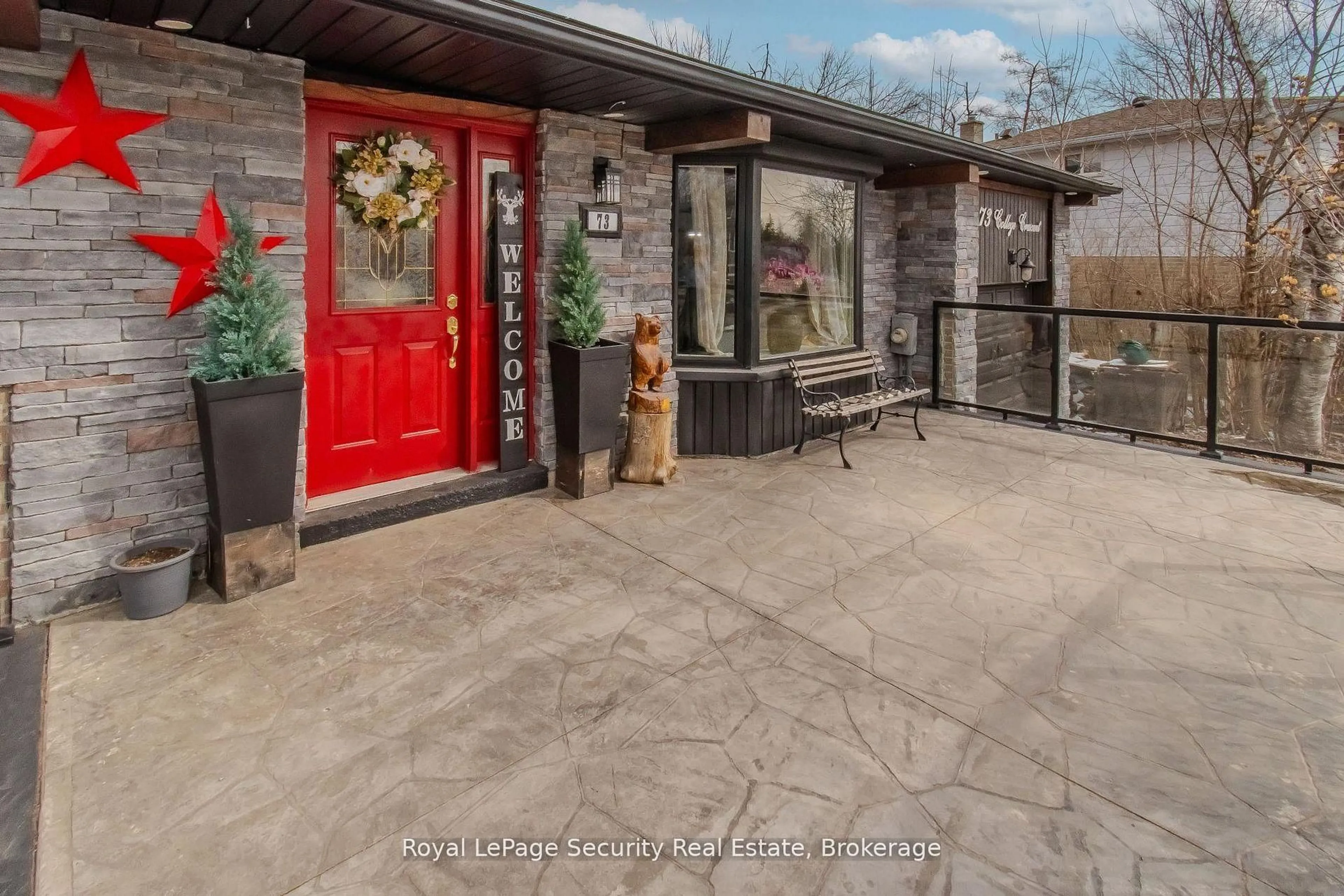 Indoor entryway for 73 College Cres, Barrie Ontario L4M 2W5