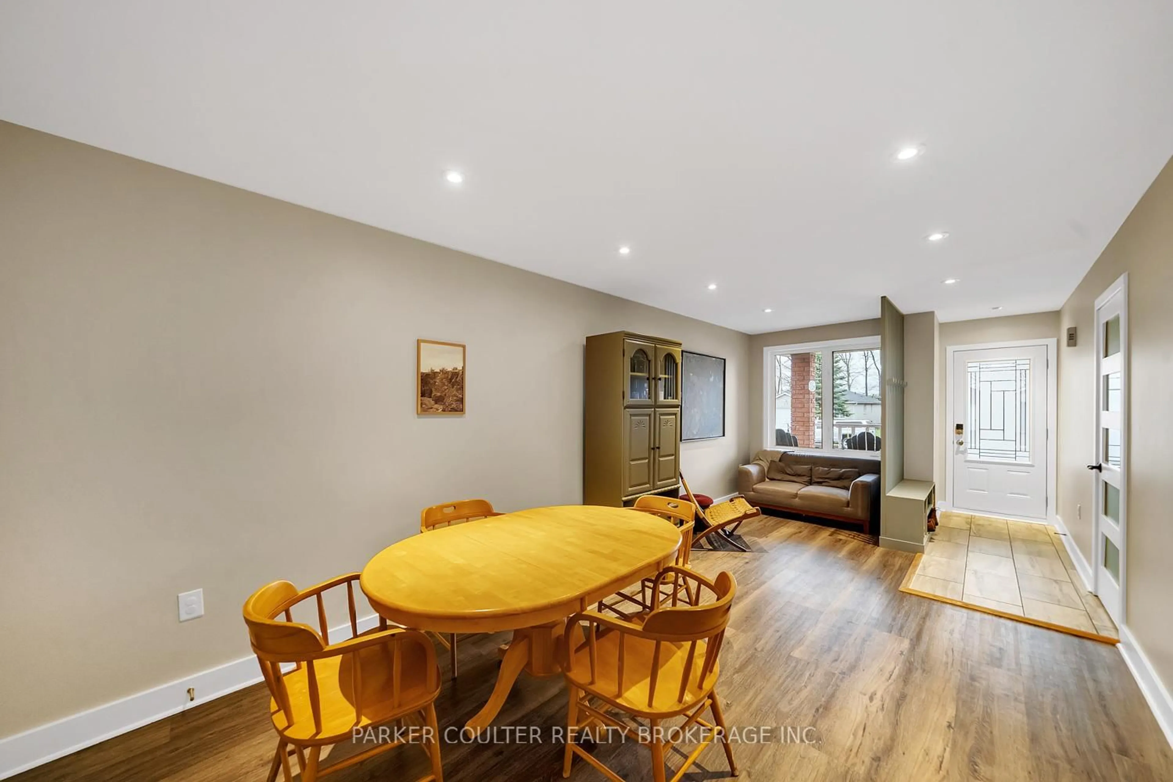 Dining room, wood/laminate floor for 138 Benson Dr, Barrie Ontario L4N 7Y3