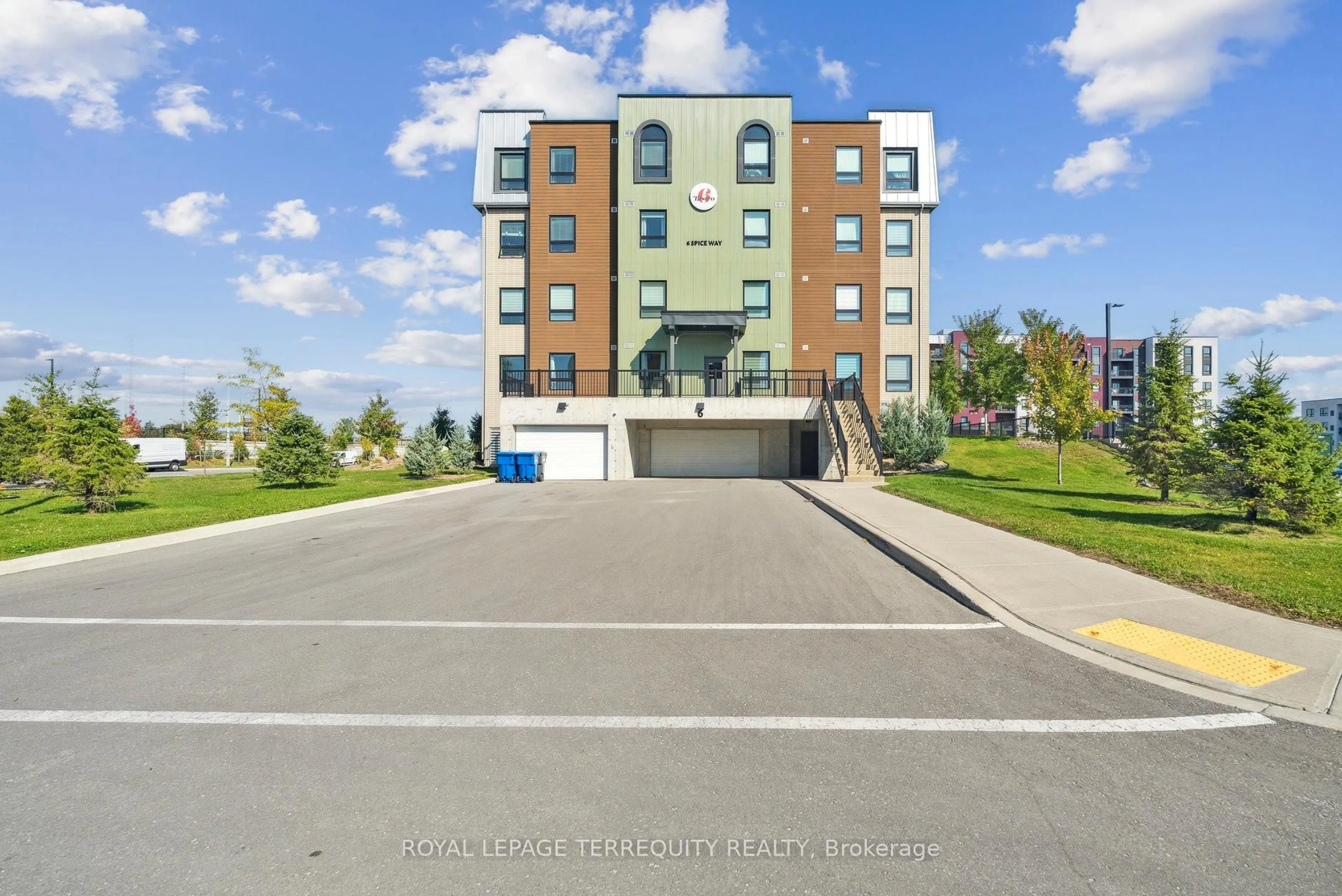 A pic from outside/outdoor area/front of a property/back of a property/a pic from drone, unknown for 6 Spice Way #102, Barrie Ontario L9J 0J9