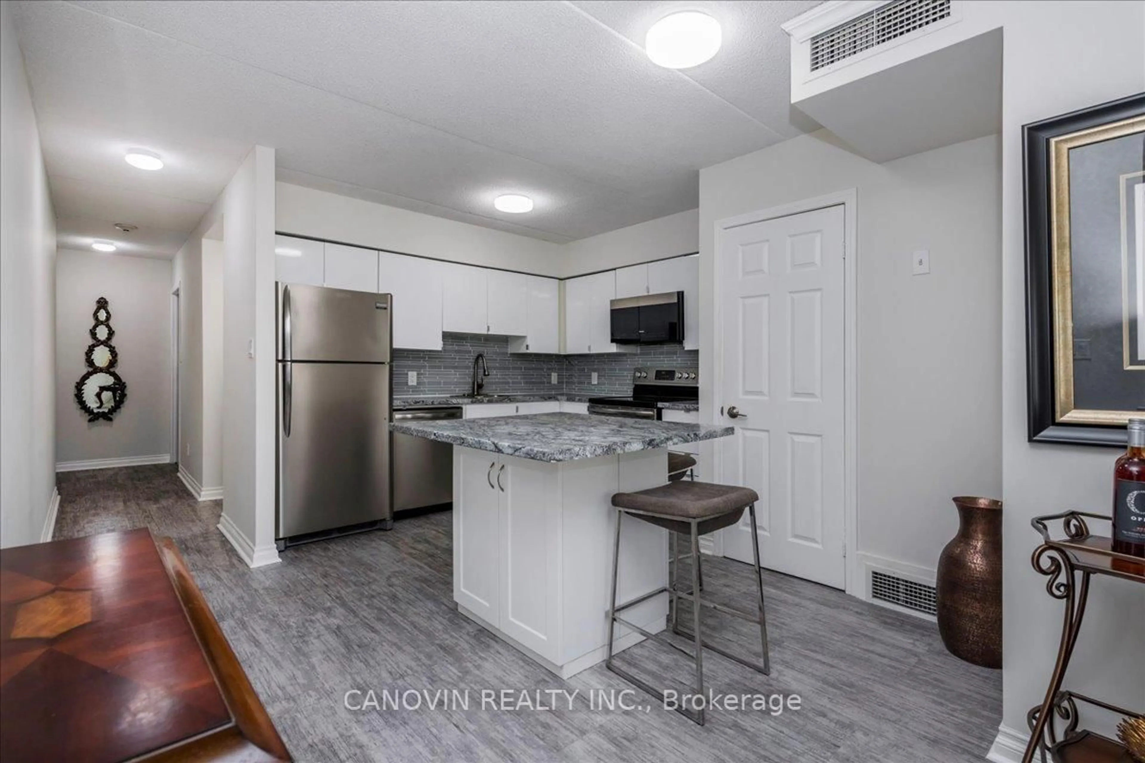Standard kitchen, unknown for 107 Bond St #202, Orillia Ontario L3V 1J7