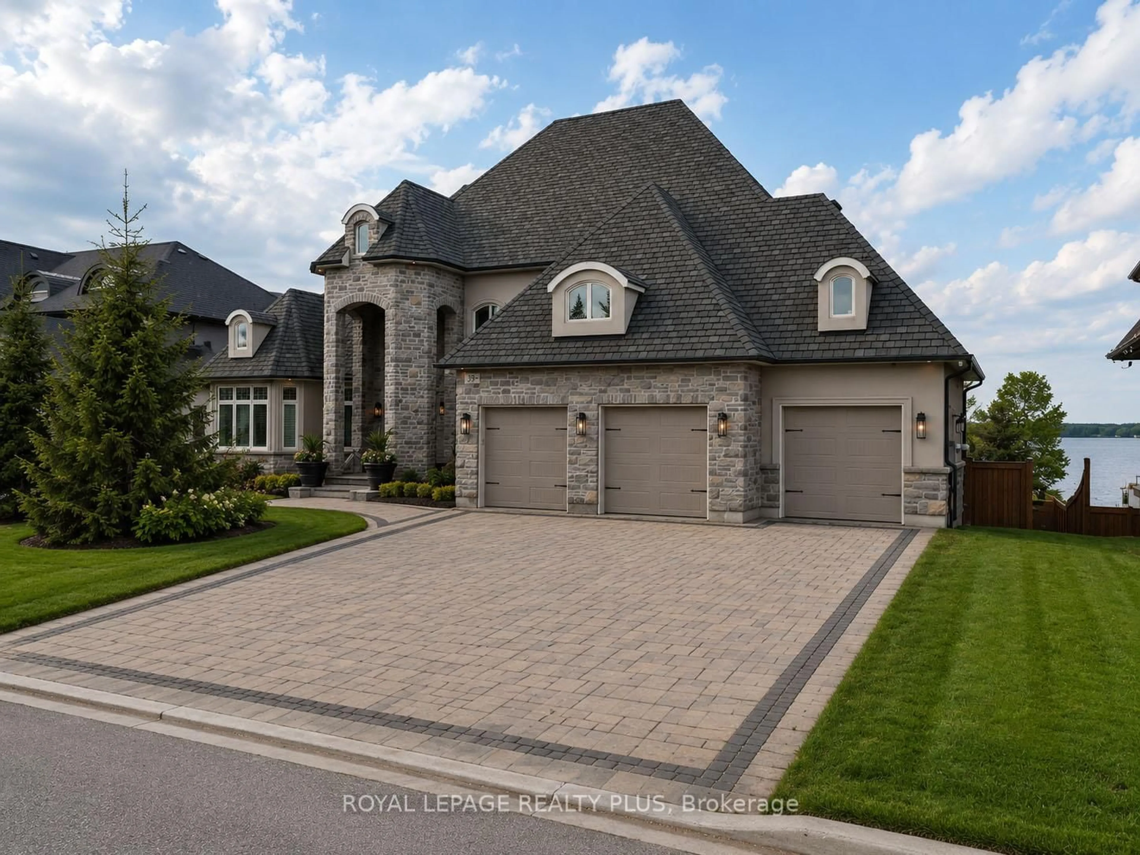Home with brick exterior material, street for 39 Plunkett Crt, Barrie Ontario L4N 6M3