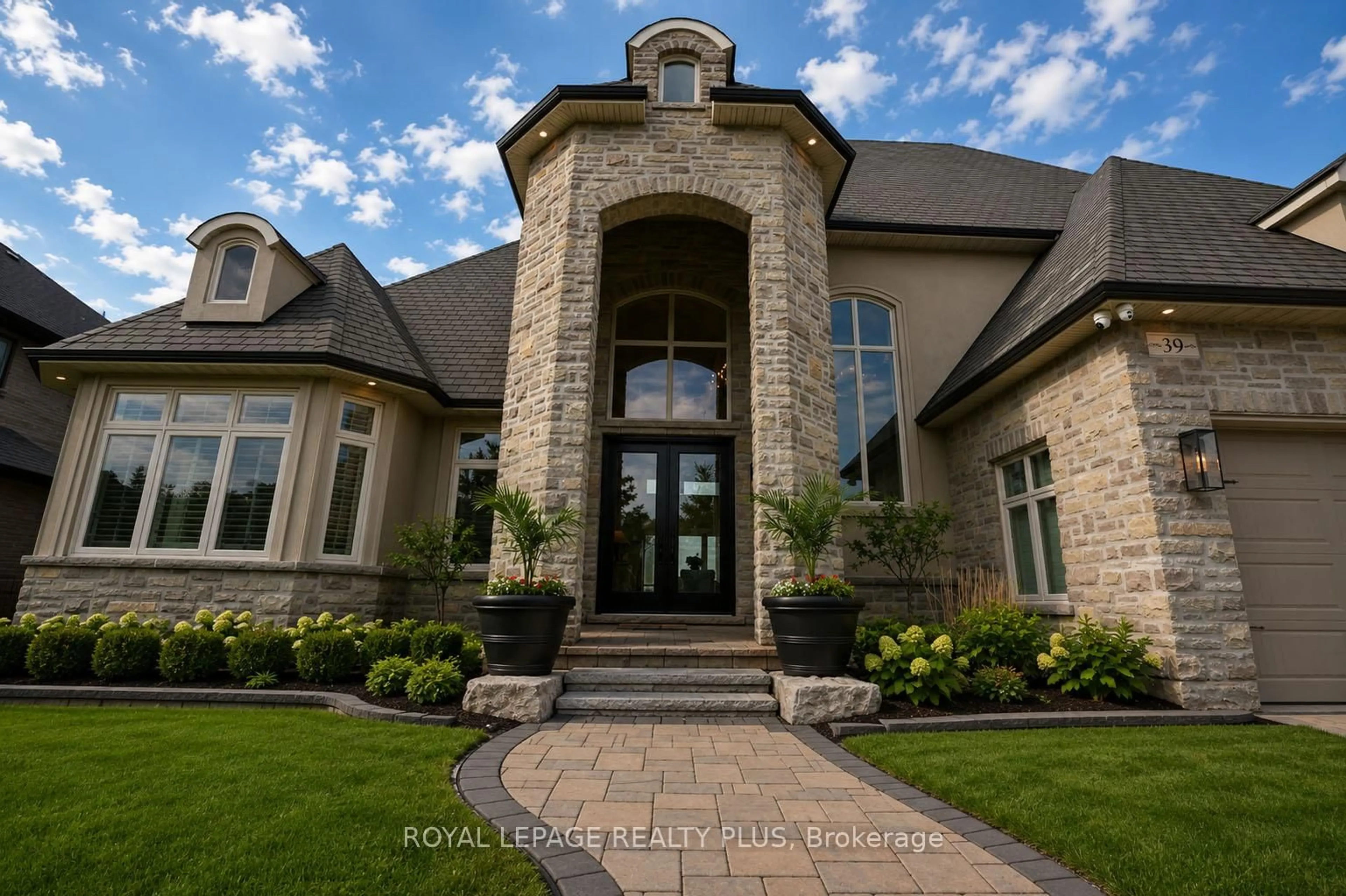 Home with brick exterior material, unknown for 39 Plunkett Crt, Barrie Ontario L4N 6M3